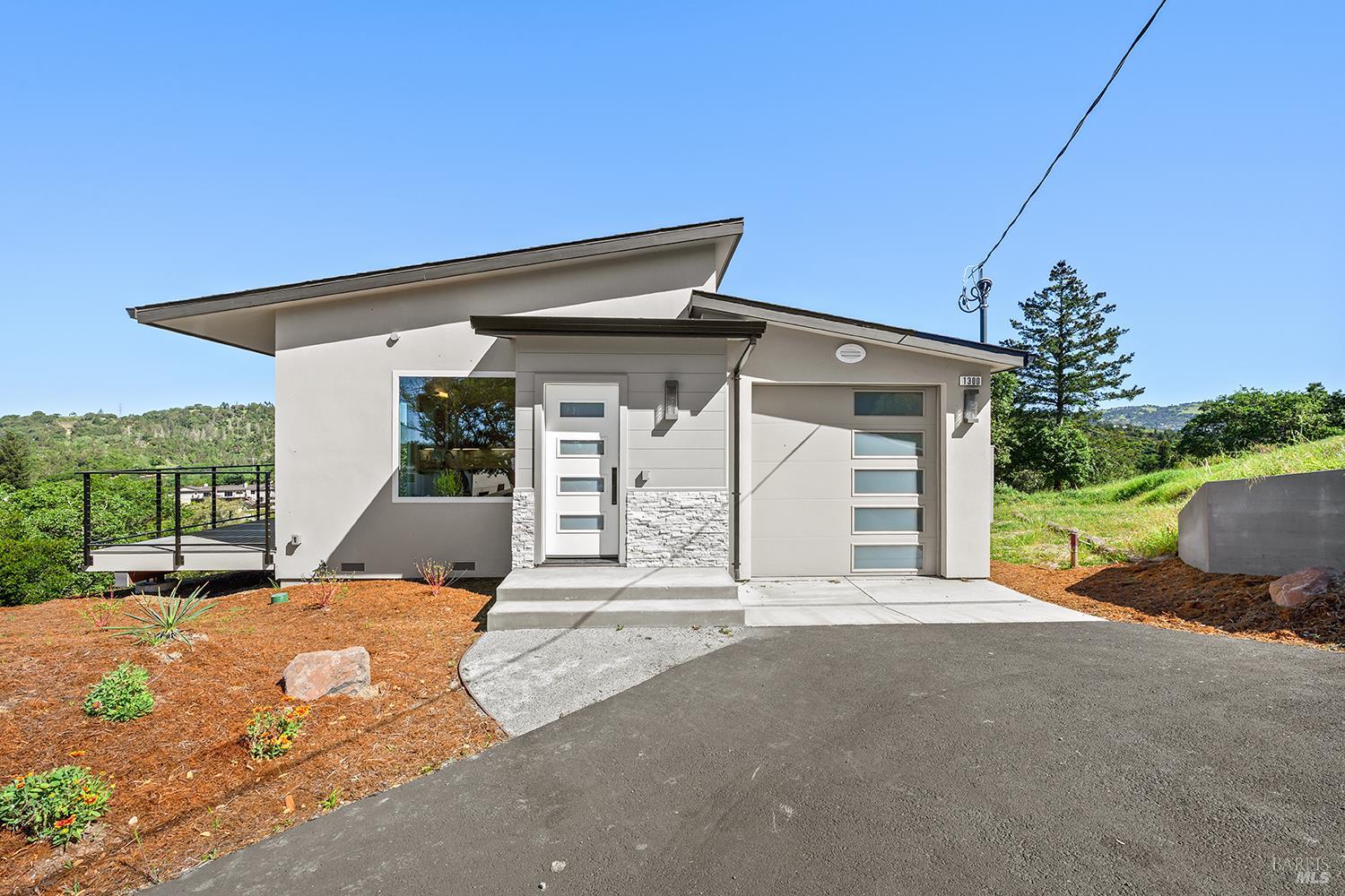 Detail Gallery Image 31 of 32 For 1292 Wikiup Dr, Santa Rosa,  CA 95403 - 2 Beds | 2 Baths