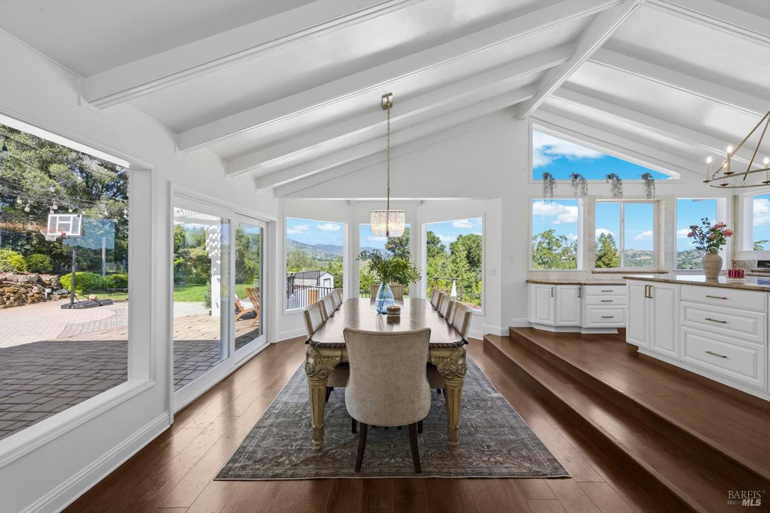 Detail Gallery Image 21 of 99 For 160 Wykoff Dr, Vacaville,  CA 95688 - 6 Beds | 4 Baths