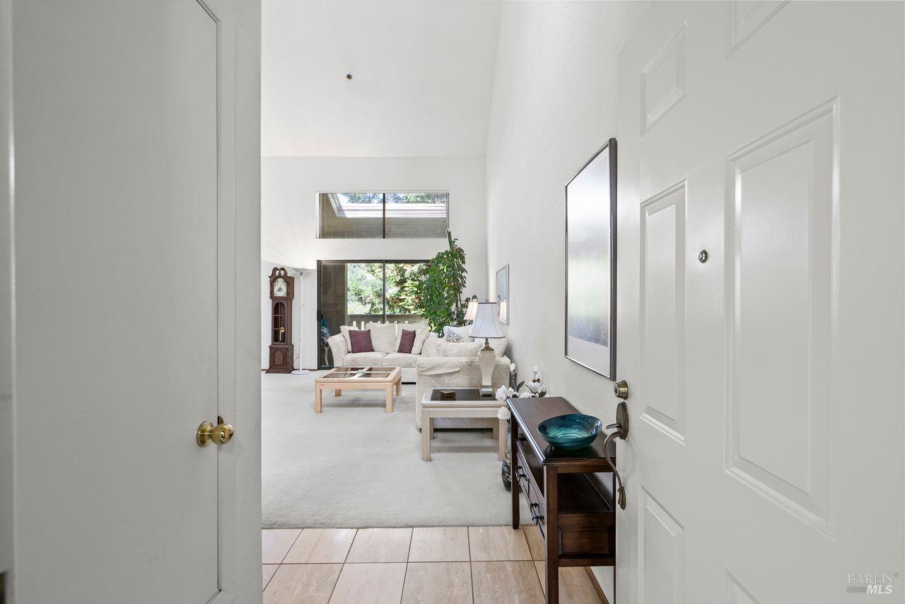 Detail Gallery Image 2 of 30 For 186 Red Hawk Rd, Novato,  CA 94949 - 2 Beds | 2/1 Baths