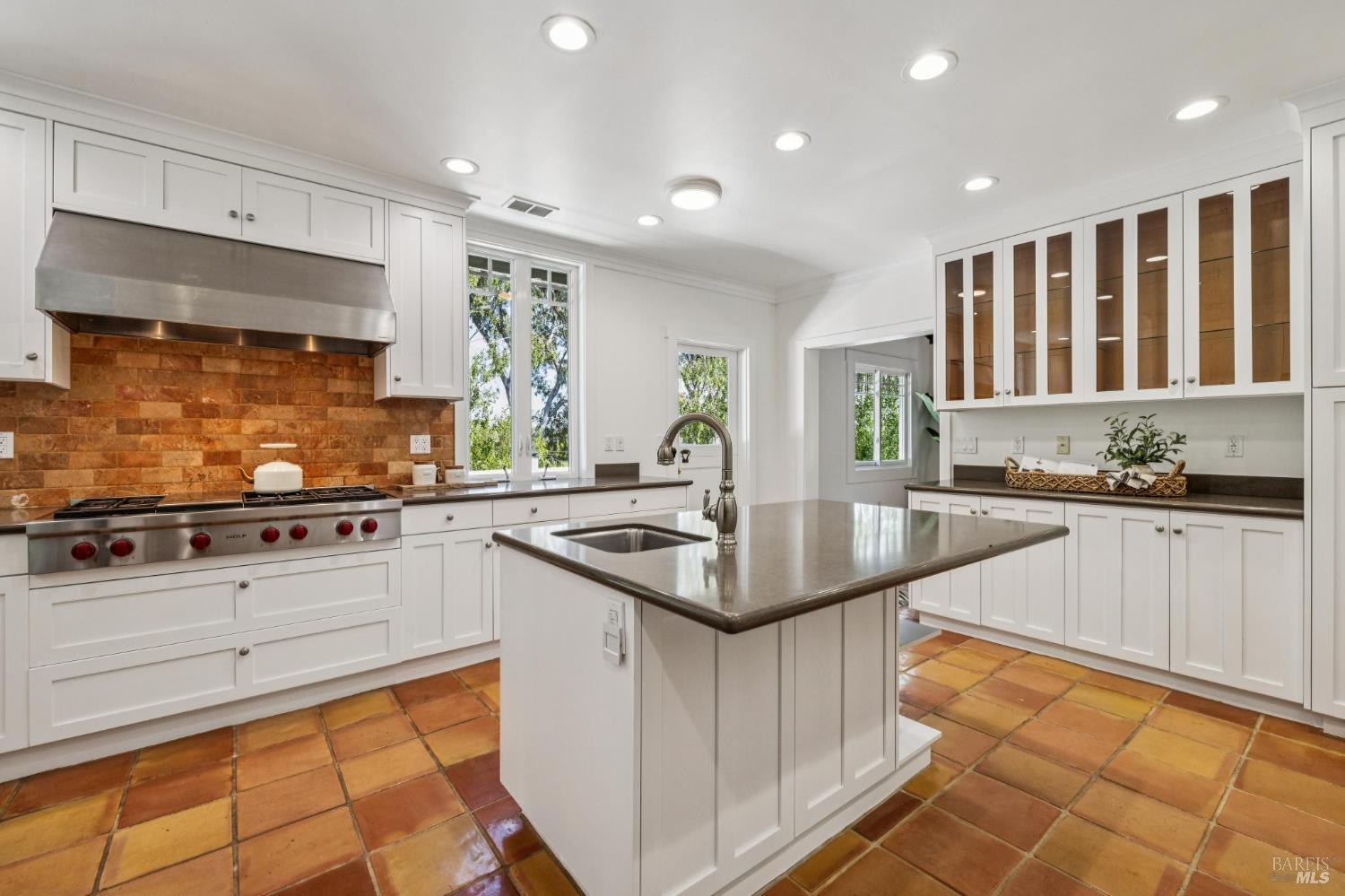 Detail Gallery Image 40 of 93 For 47 Main Dr, San Rafael,  CA 94901 - 4 Beds | 5 Baths