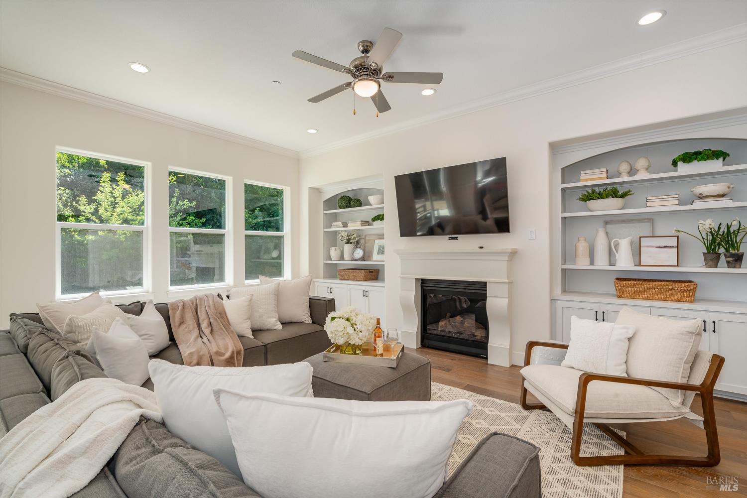 Detail Gallery Image 12 of 40 For 215 Pheasant Ct, Napa,  CA 94558 - 4 Beds | 2/1 Baths