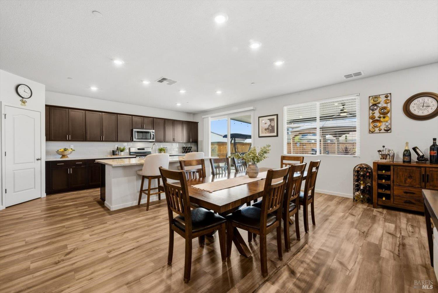 Detail Gallery Image 21 of 81 For 1685 Blossom Way, Dixon,  CA 95620 - 4 Beds | 3 Baths