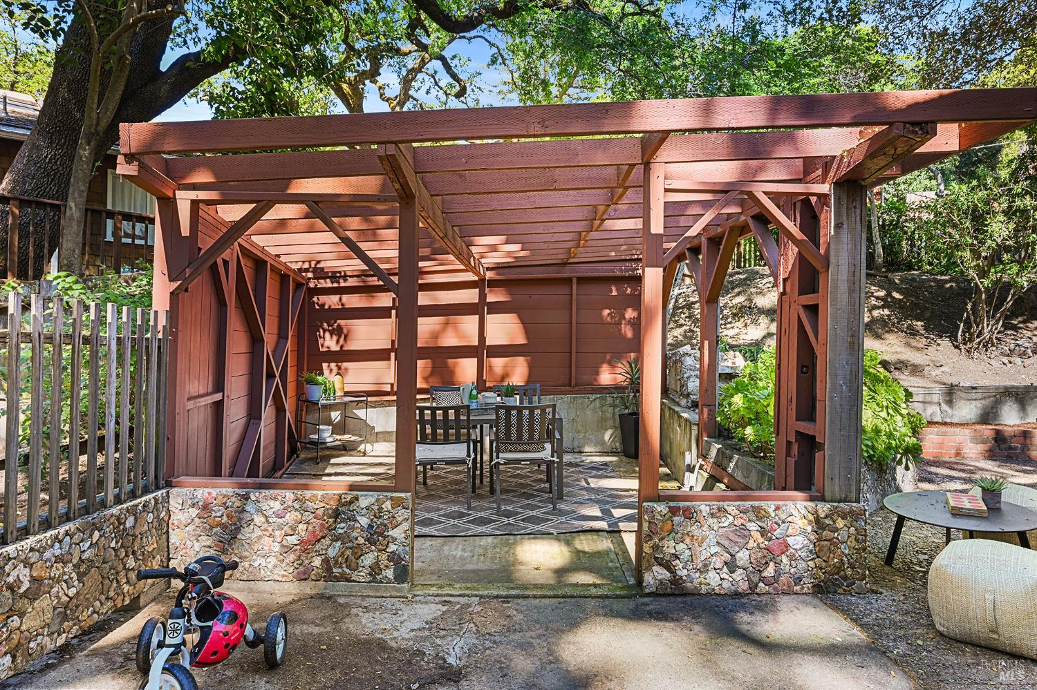 Detail Gallery Image 50 of 62 For 241 Floribel Ave, San Anselmo,  CA 94960 - 3 Beds | 2 Baths