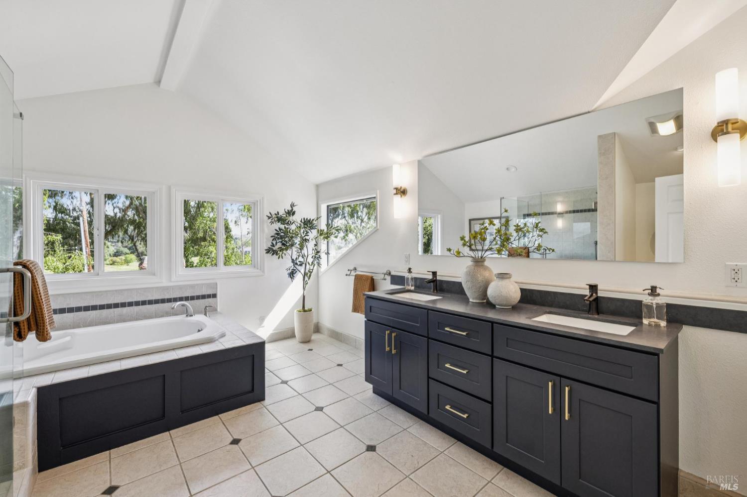 Detail Gallery Image 61 of 93 For 47 Main Dr, San Rafael,  CA 94901 - 4 Beds | 5 Baths