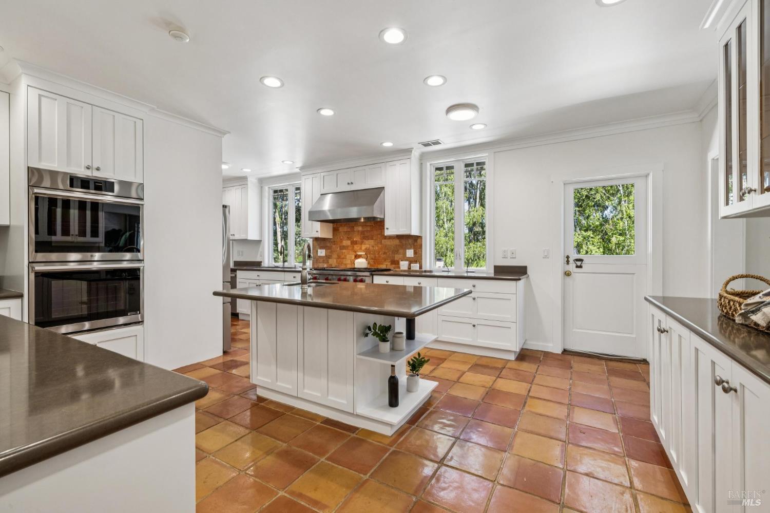 Detail Gallery Image 39 of 93 For 47 Main Dr, San Rafael,  CA 94901 - 4 Beds | 5 Baths