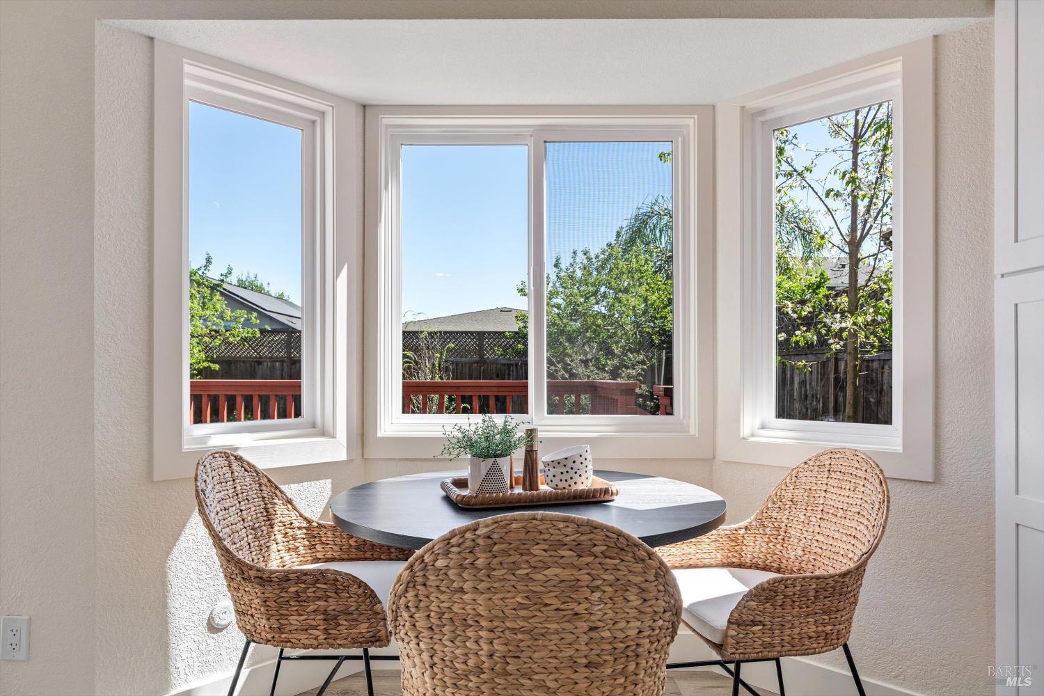 Detail Gallery Image 8 of 24 For 1741 Randon Way, Santa Rosa,  CA 95403 - 3 Beds | 2/1 Baths