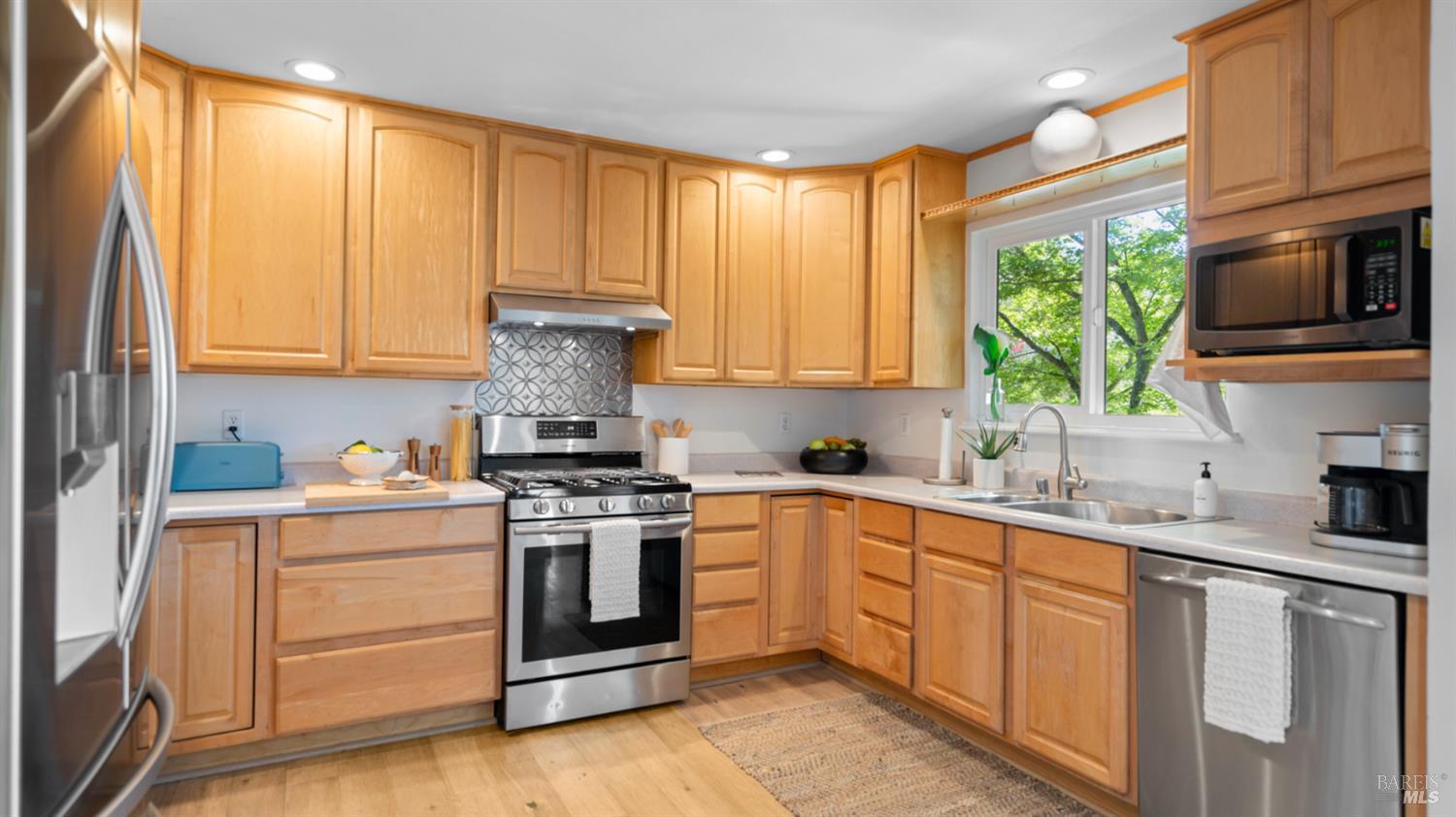 Detail Gallery Image 24 of 52 For 1229 Monte Vista Ct, Benicia,  CA 94510 - 3 Beds | 2 Baths