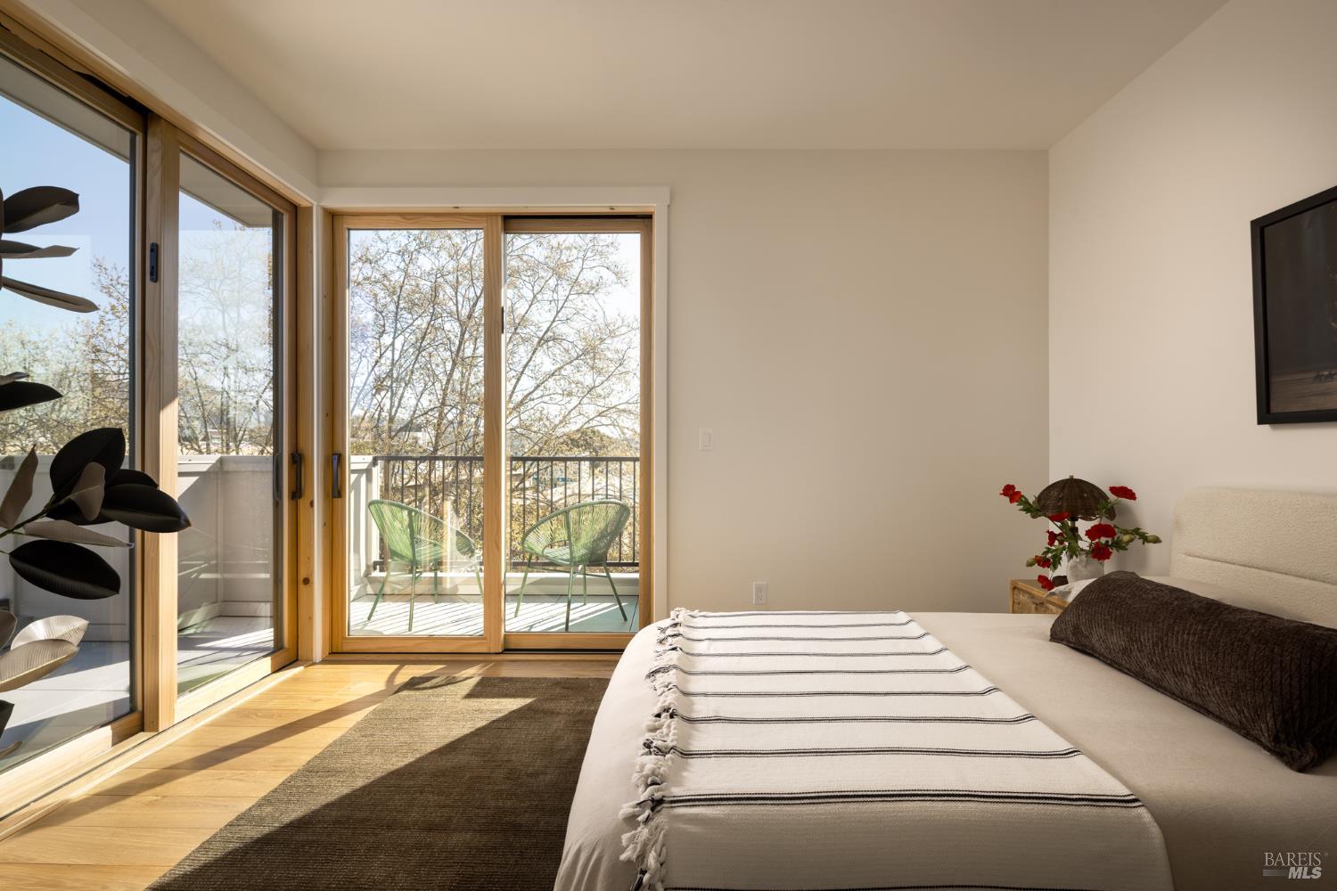 Detail Gallery Image 4 of 12 For 709 C St #1,  San Rafael,  CA 94901 - 3 Beds | 2/1 Baths