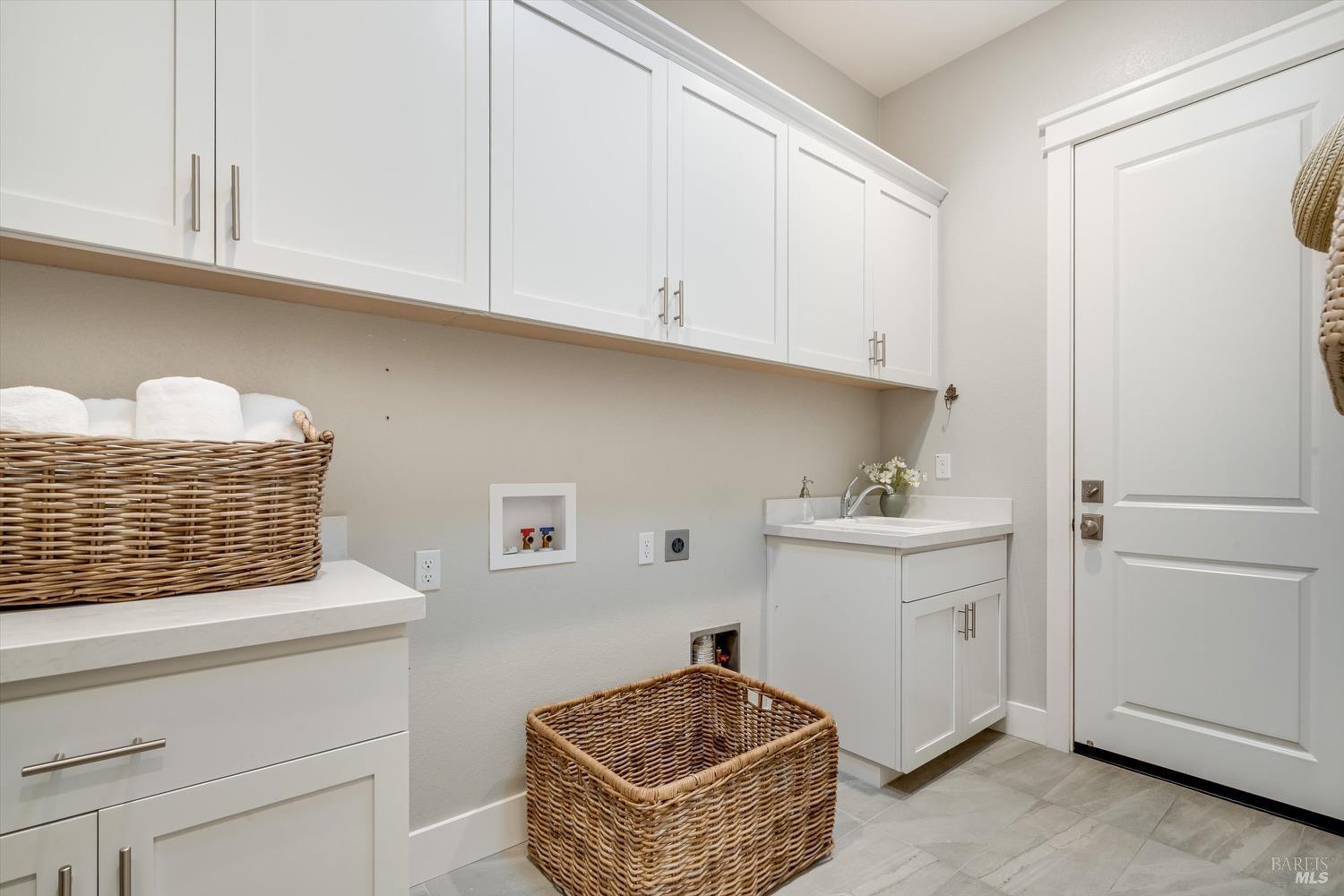 Detail Gallery Image 9 of 40 For 215 Pheasant Ct, Napa,  CA 94558 - 4 Beds | 2/1 Baths