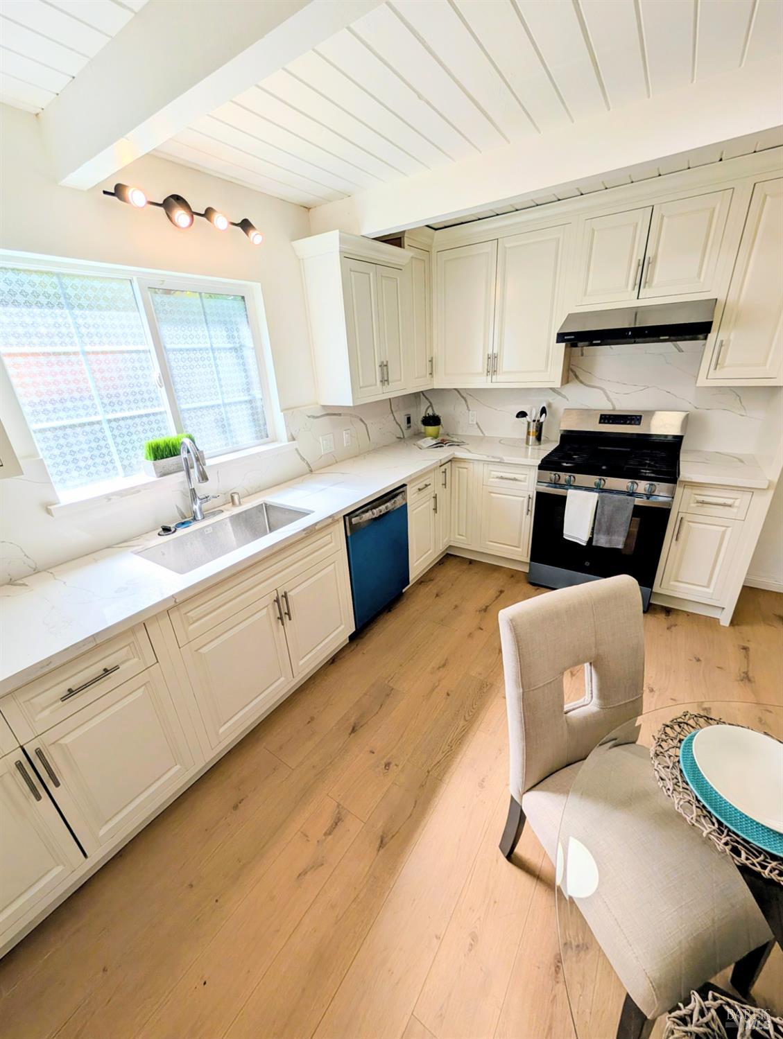 Detail Gallery Image 5 of 14 For 737 6th St, Richmond,  CA 94801 - 3 Beds | 1 Baths