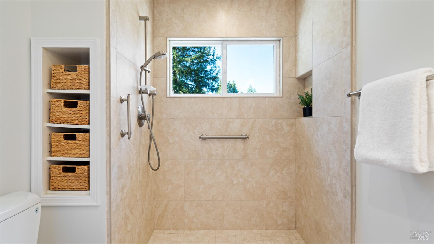 Detail Gallery Image 28 of 77 For 5 Viox Way, San Rafael,  CA 94901 - 4 Beds | 3/1 Baths