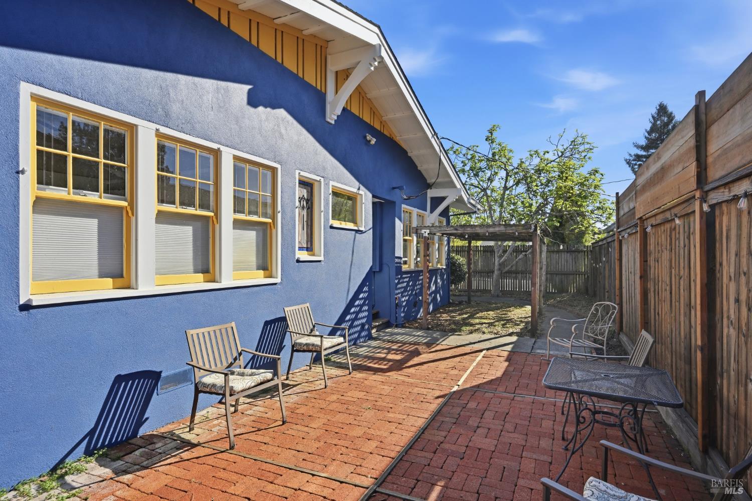 Detail Gallery Image 30 of 38 For 2001 Rogers Way, Santa Rosa,  CA 95404 - 3 Beds | 1/1 Baths