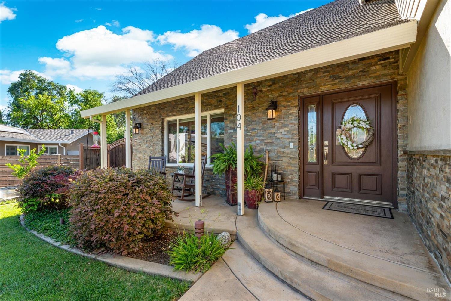 Detail Gallery Image 9 of 99 For 104 Westwood St, Vacaville,  CA 95688 - 5 Beds | 2/1 Baths