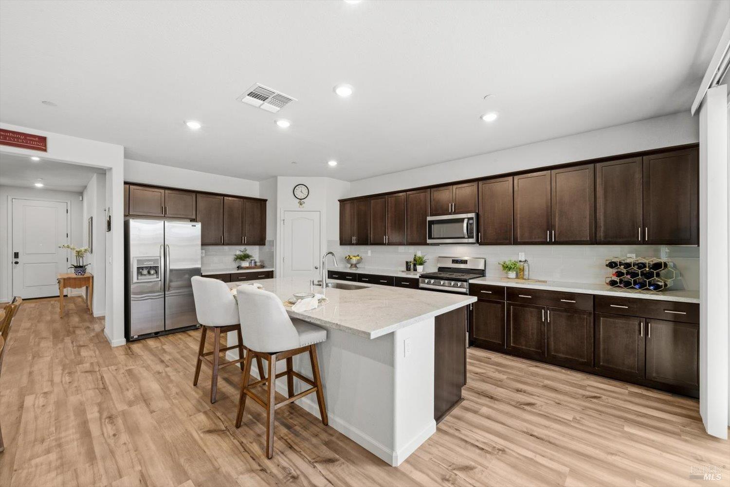 Detail Gallery Image 9 of 81 For 1685 Blossom Way, Dixon,  CA 95620 - 4 Beds | 3 Baths