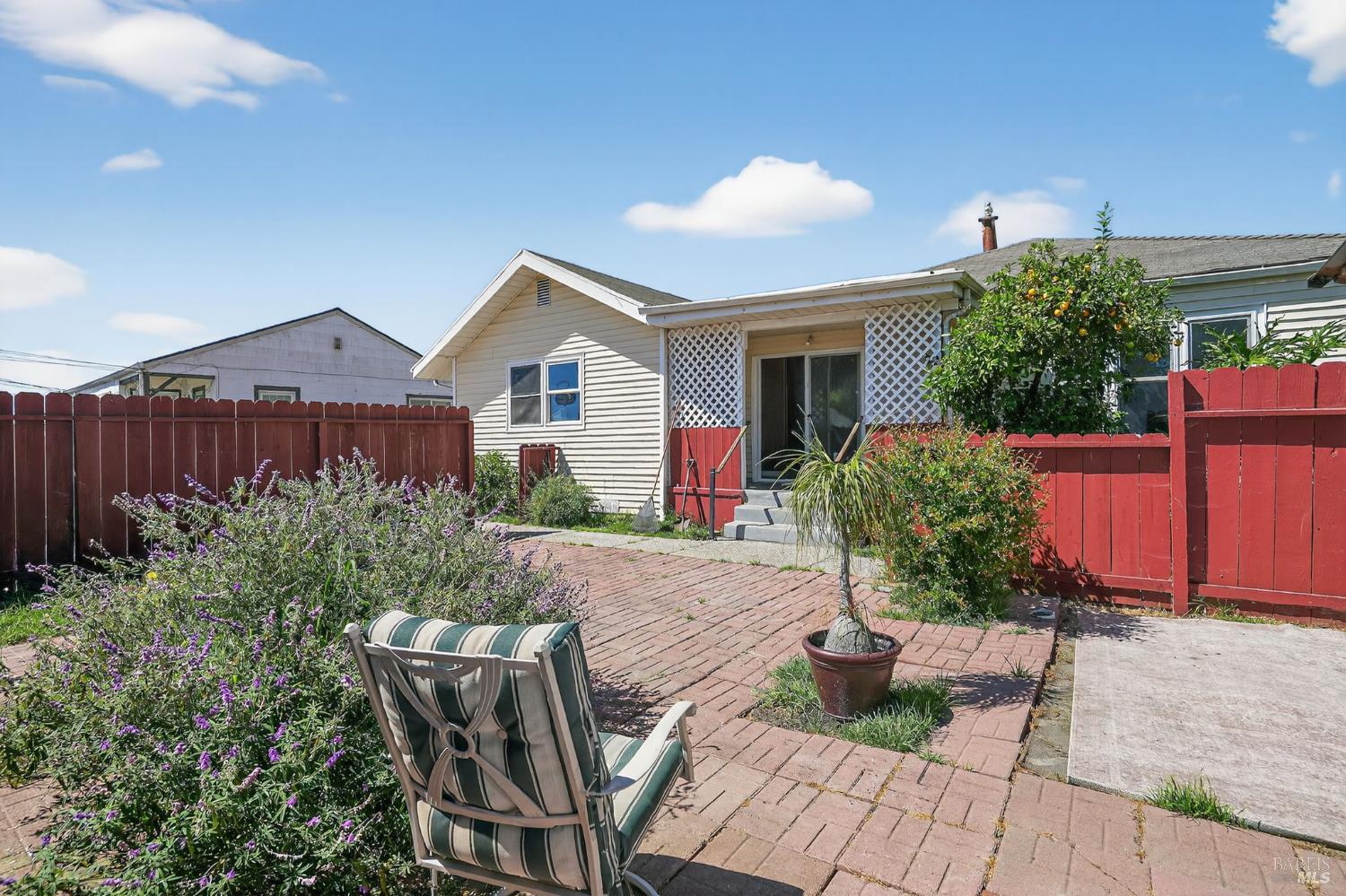 Detail Gallery Image 4 of 30 For 1565 Timothy Dr, San Leandro,  CA 94577 - 4 Beds | 2 Baths