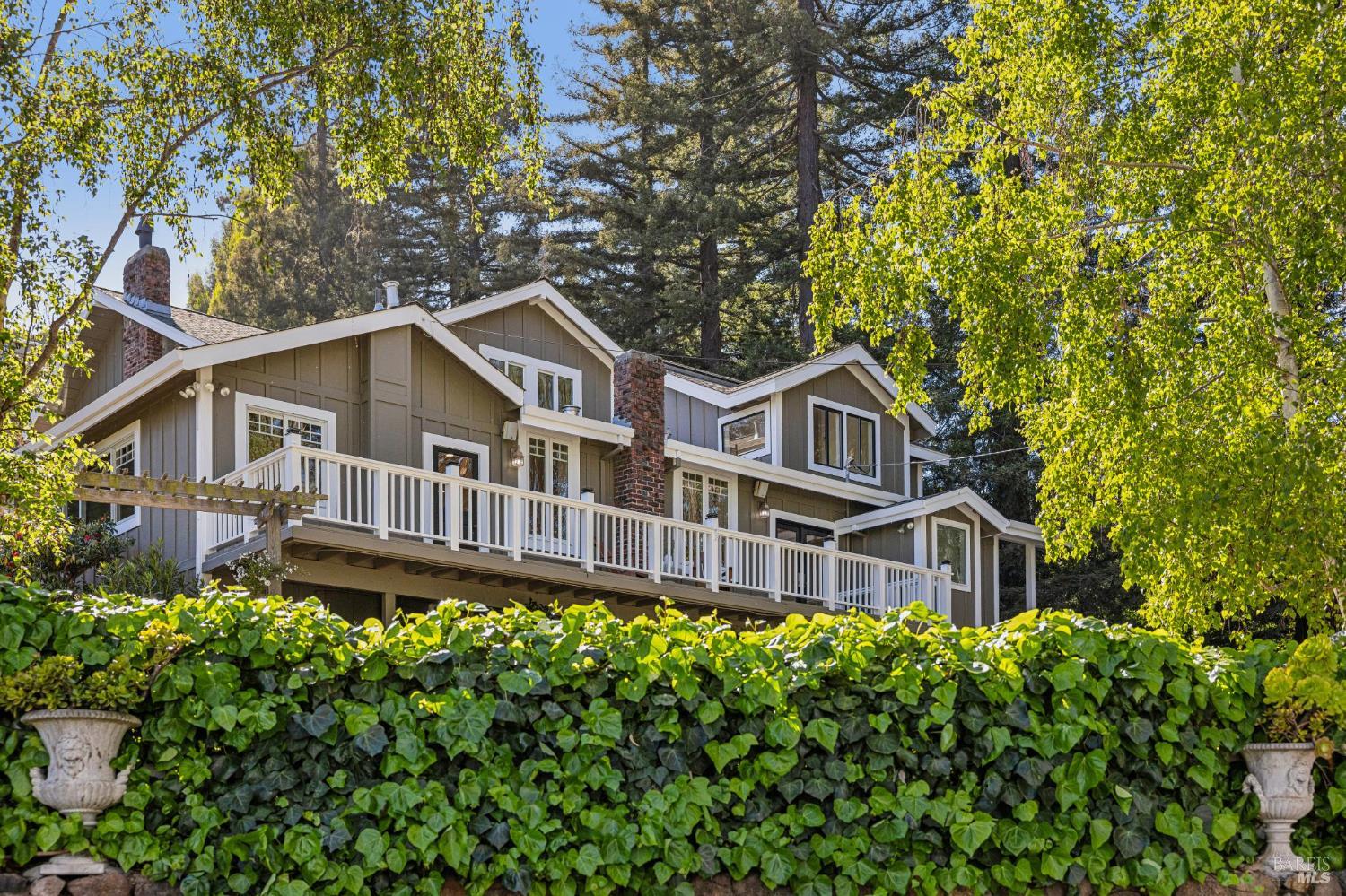 Detail Gallery Image 11 of 93 For 47 Main Dr, San Rafael,  CA 94901 - 4 Beds | 5 Baths