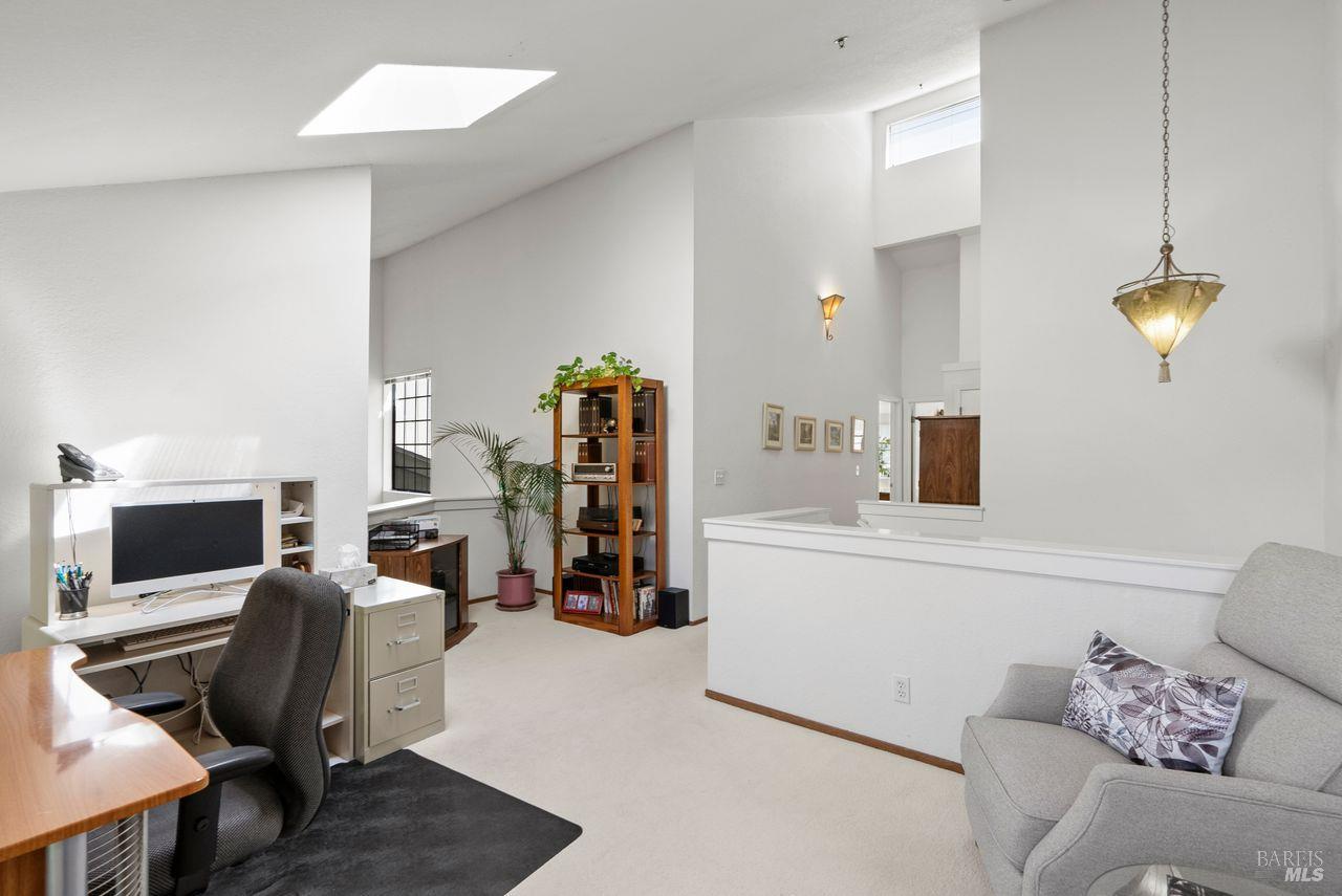 Detail Gallery Image 14 of 30 For 186 Red Hawk Rd, Novato,  CA 94949 - 2 Beds | 2/1 Baths