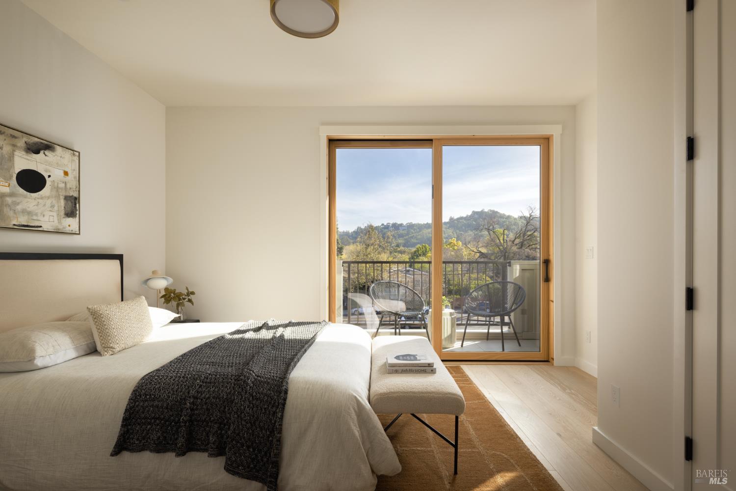 Detail Gallery Image 6 of 15 For 709 C St #4,  San Rafael,  CA 94901 - 3 Beds | 3/1 Baths