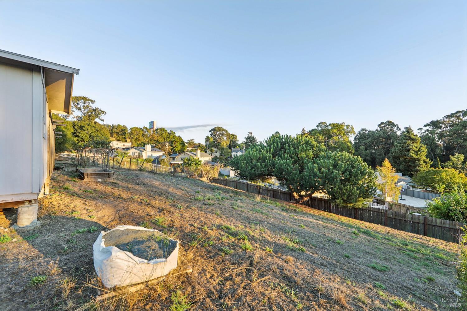 Detail Gallery Image 33 of 47 For 2704 Ridge Rd, San Pablo,  CA 94806 - 3 Beds | 2 Baths