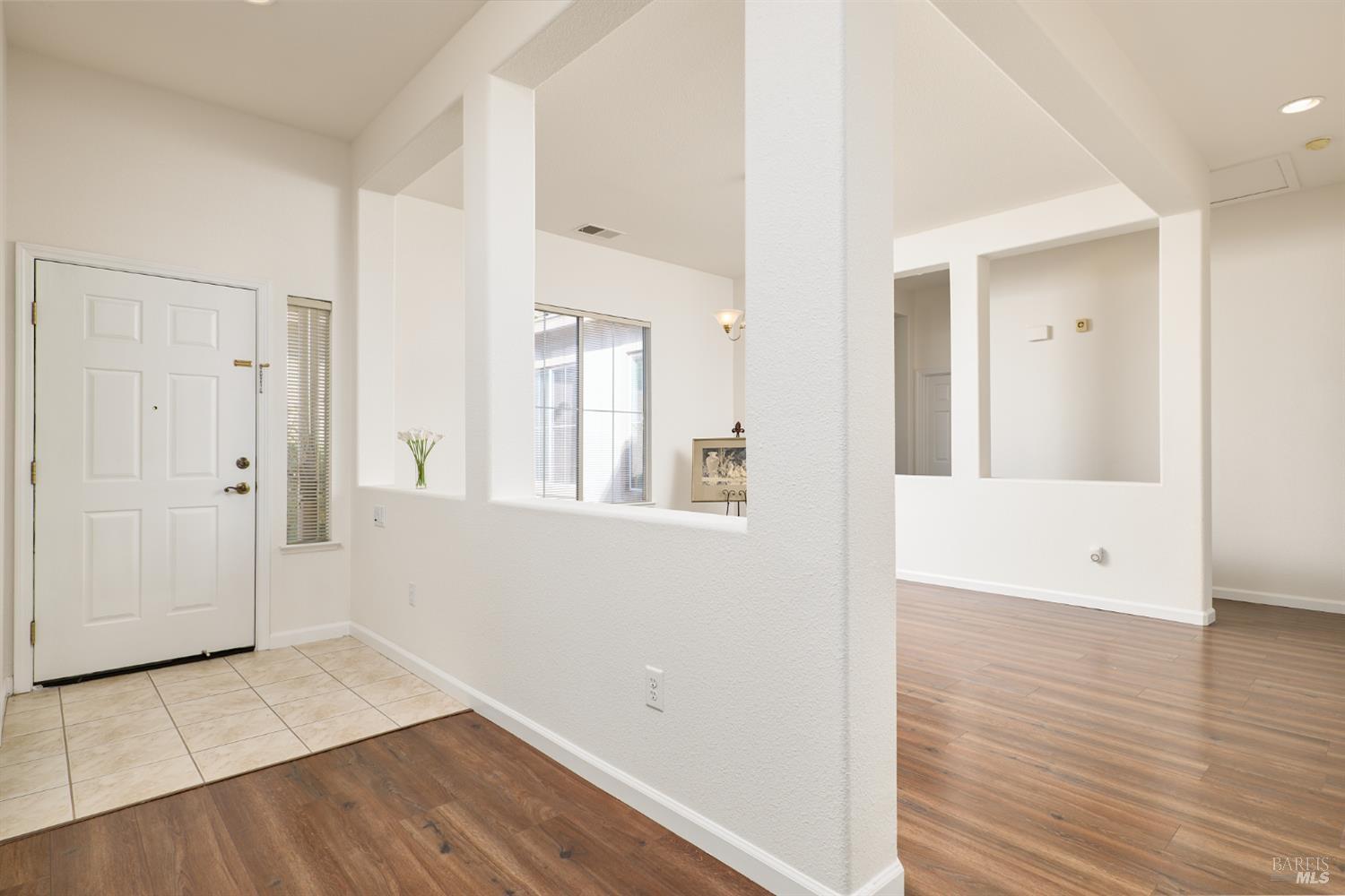 Detail Gallery Image 5 of 39 For 604 American Falls Dr, Rio Vista,  CA 94571 - 3 Beds | 3/1 Baths