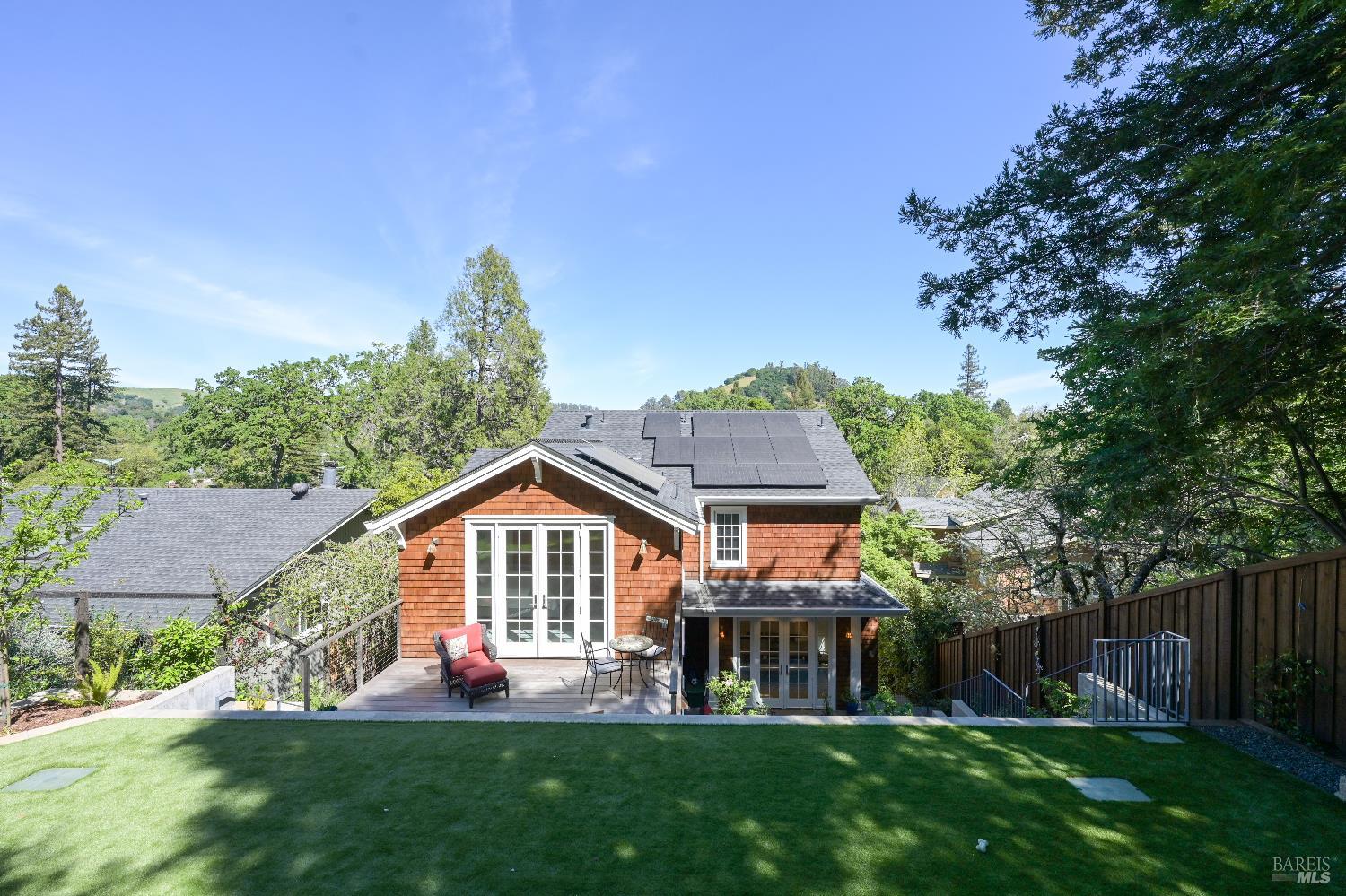 Detail Gallery Image 34 of 38 For 216 Laurel Ave, San Anselmo,  CA 94960 - 5 Beds | 3/1 Baths