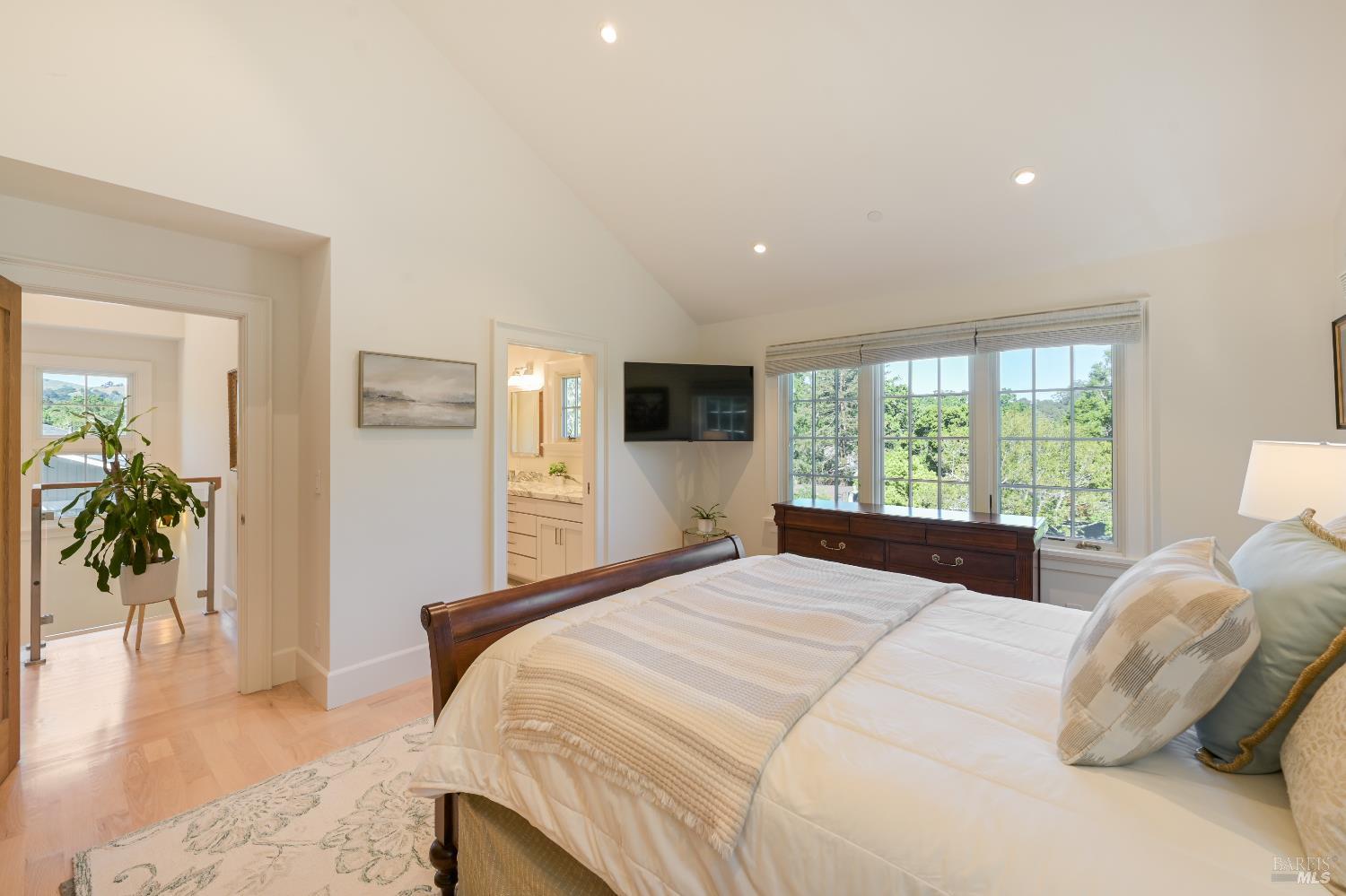 Detail Gallery Image 20 of 38 For 216 Laurel Ave, San Anselmo,  CA 94960 - 5 Beds | 3/1 Baths