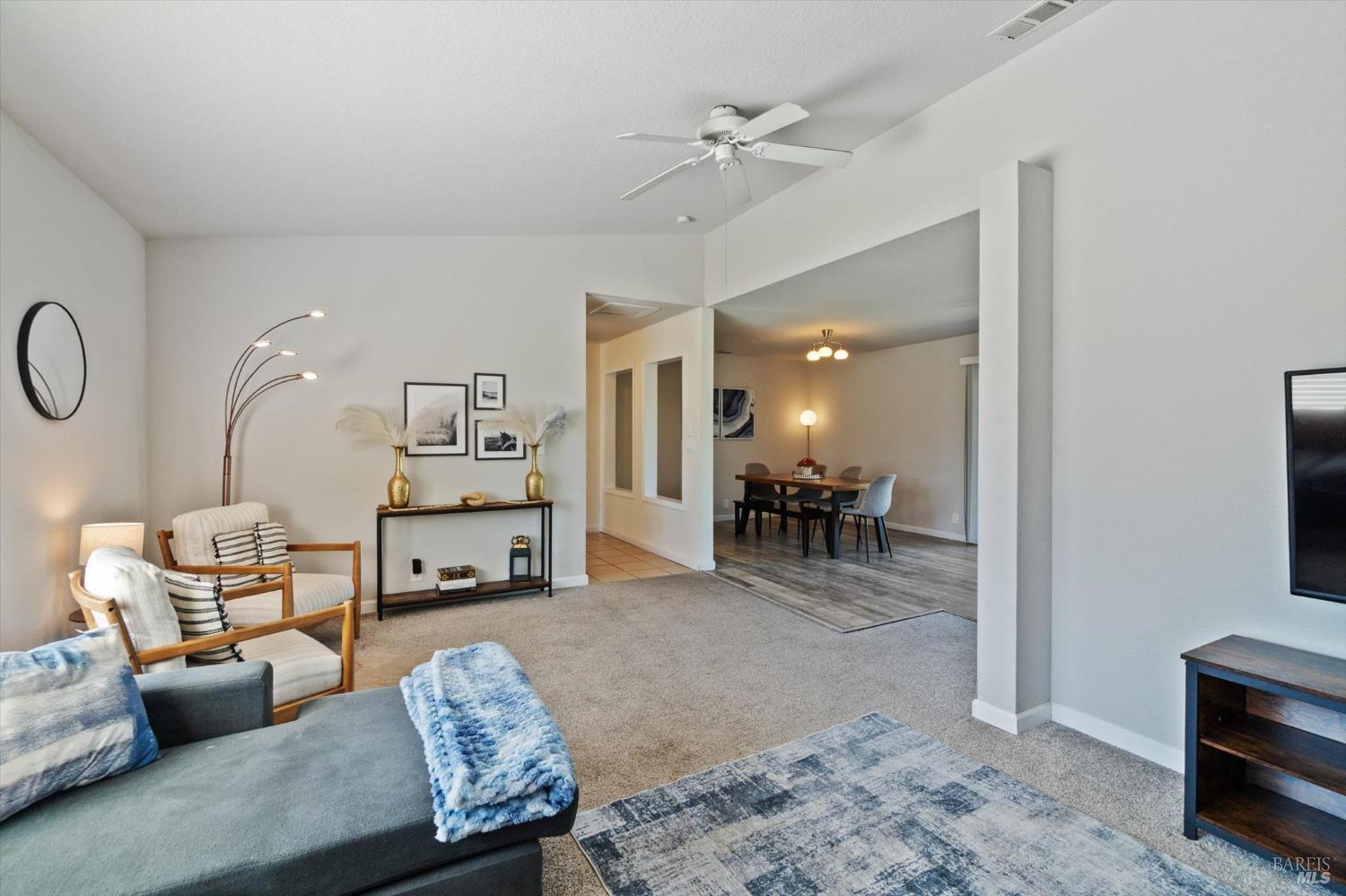 Detail Gallery Image 8 of 66 For 244 Woodhill Dr, Redding,  CA 96003 - 3 Beds | 2 Baths