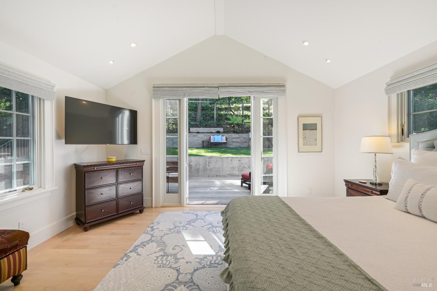 Detail Gallery Image 13 of 38 For 216 Laurel Ave, San Anselmo,  CA 94960 - 5 Beds | 3/1 Baths