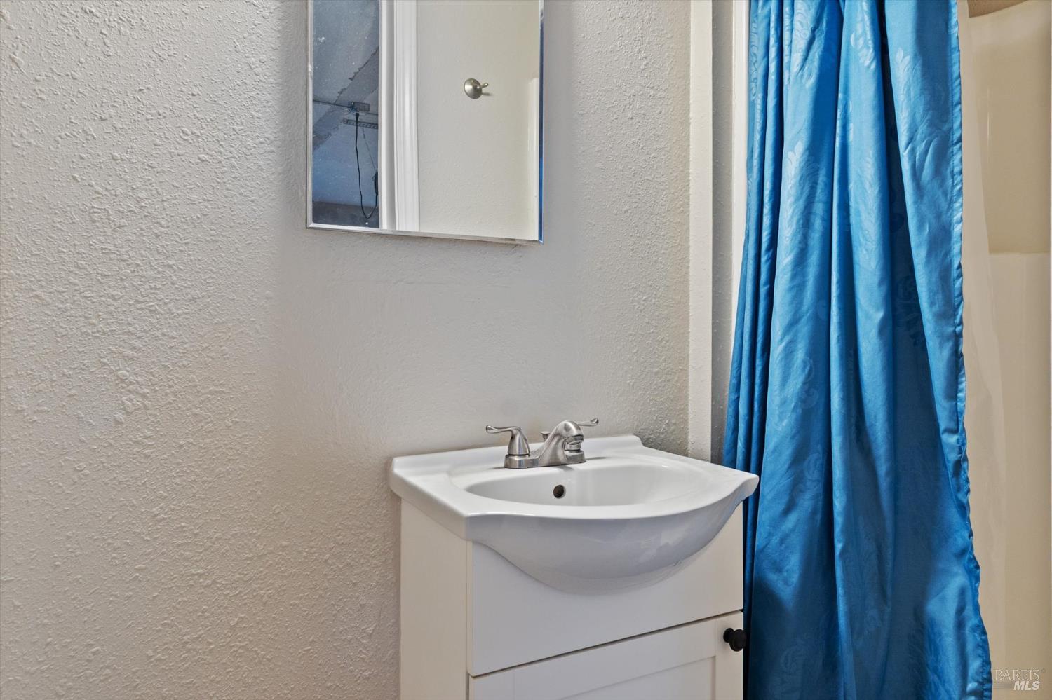 Detail Gallery Image 33 of 66 For 244 Woodhill Dr, Redding,  CA 96003 - 3 Beds | 2 Baths