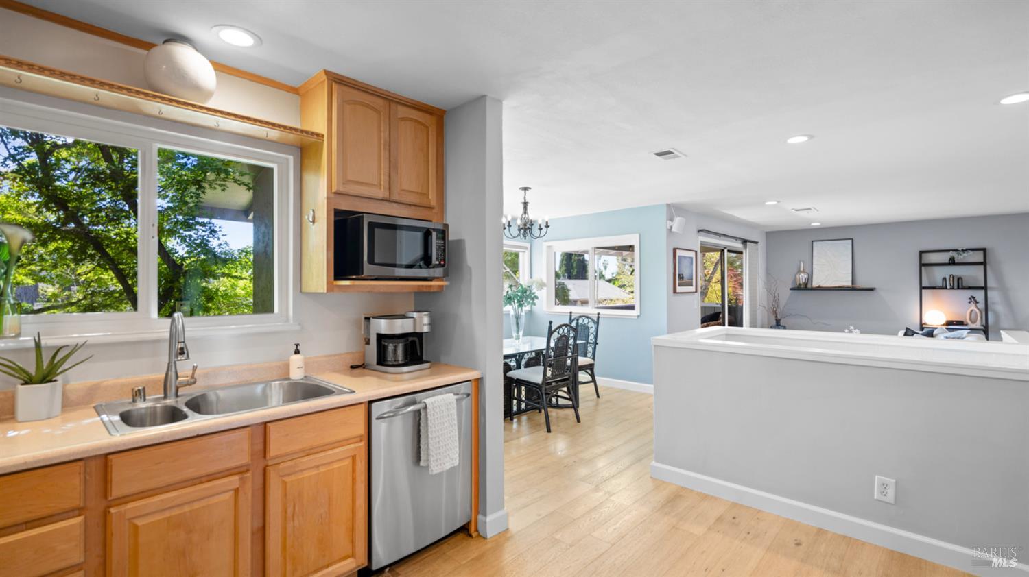 Detail Gallery Image 26 of 52 For 1229 Monte Vista Ct, Benicia,  CA 94510 - 3 Beds | 2 Baths