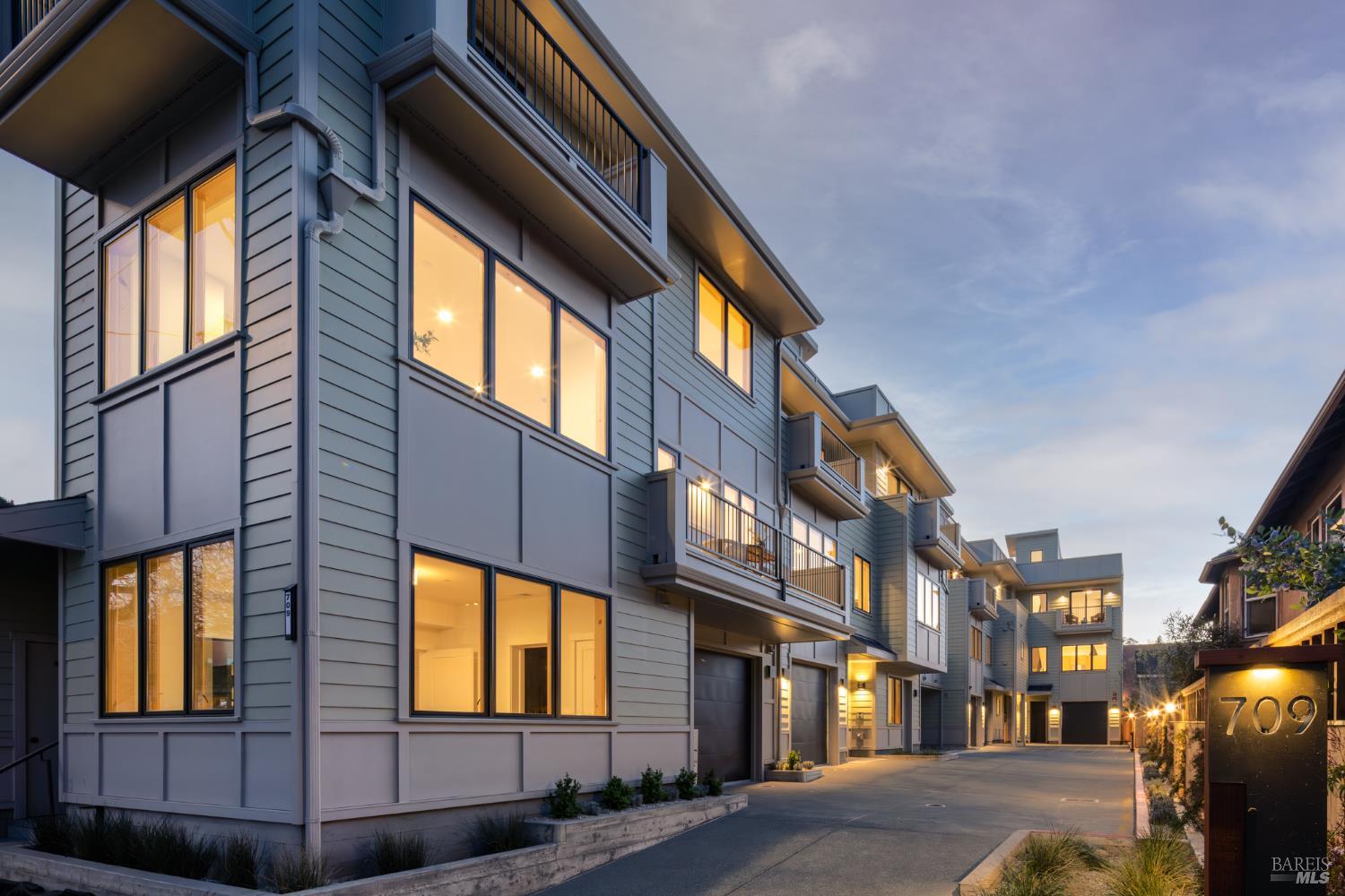 Detail Gallery Image 13 of 15 For 709 C St #4,  San Rafael,  CA 94901 - 3 Beds | 3/1 Baths