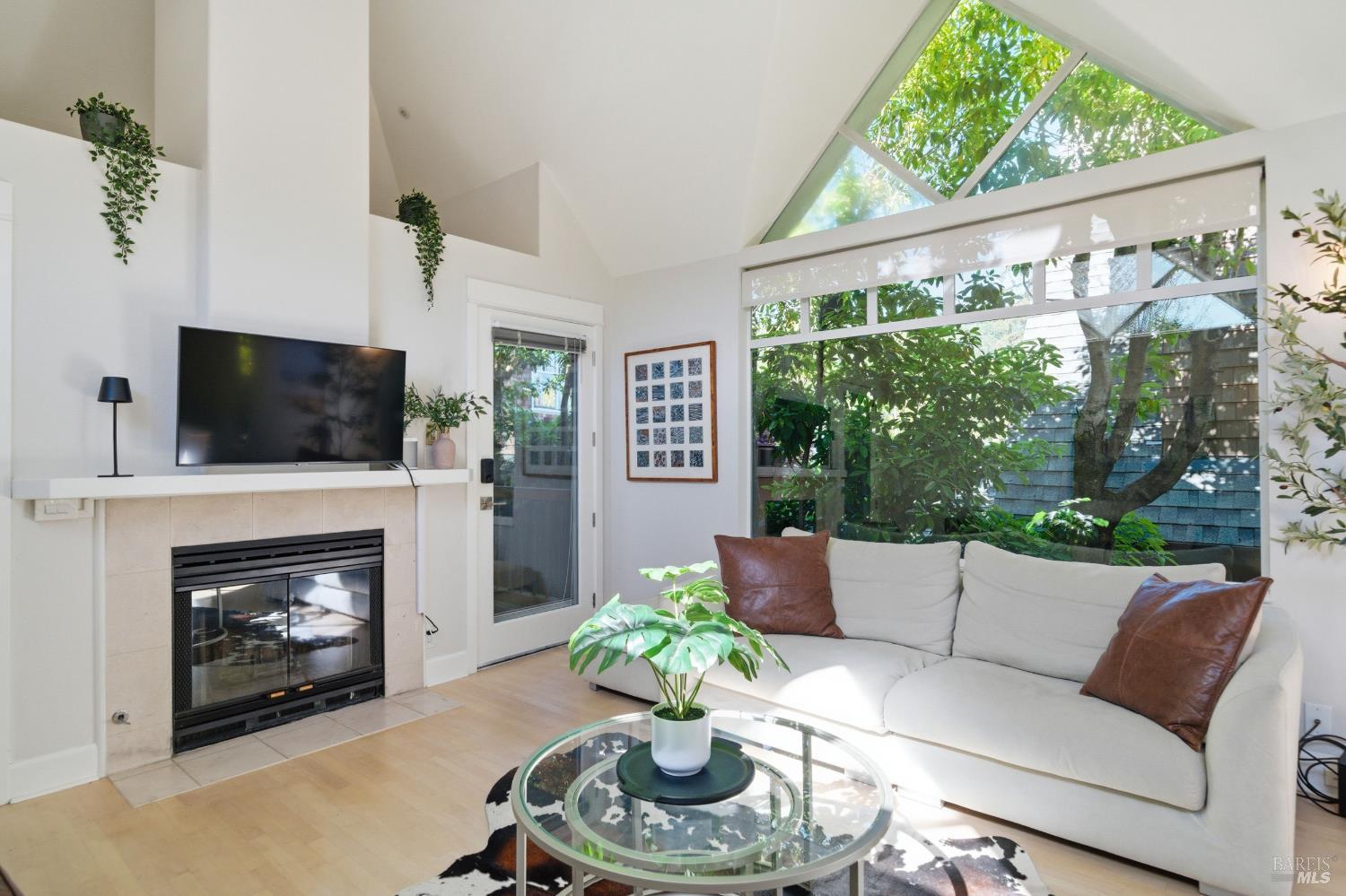 Detail Gallery Image 17 of 50 For 29 Bayview Ave #3,  Mill Valley,  CA 94941 - 2 Beds | 2 Baths