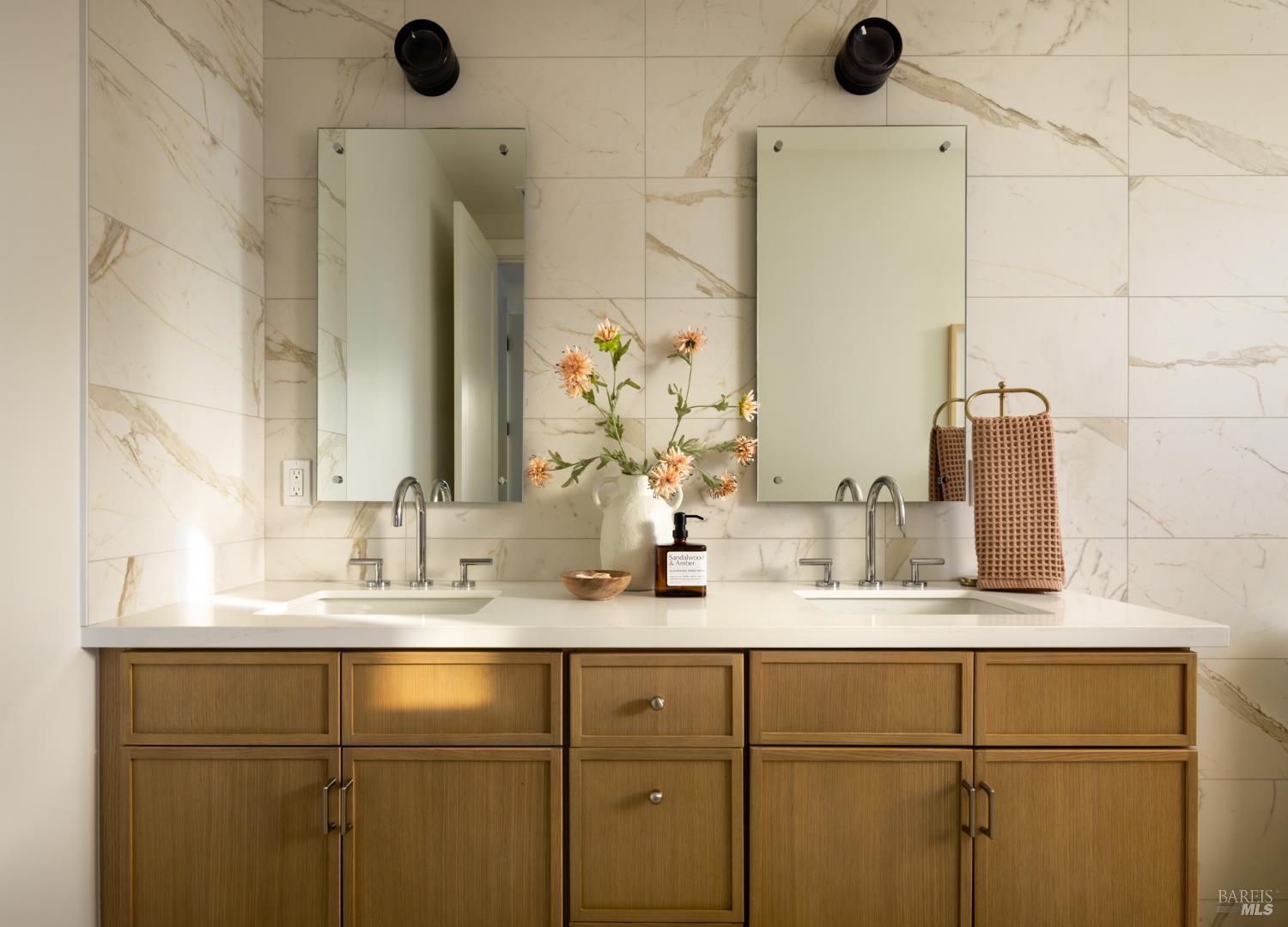 Detail Gallery Image 5 of 15 For 709 C St #2,  San Rafael,  CA 94901 - 3 Beds | 3/1 Baths