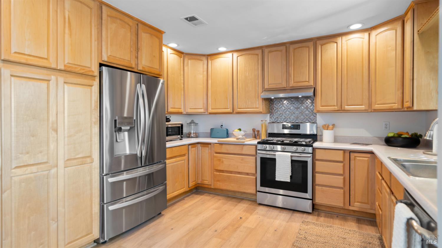 Detail Gallery Image 22 of 52 For 1229 Monte Vista Ct, Benicia,  CA 94510 - 3 Beds | 2 Baths