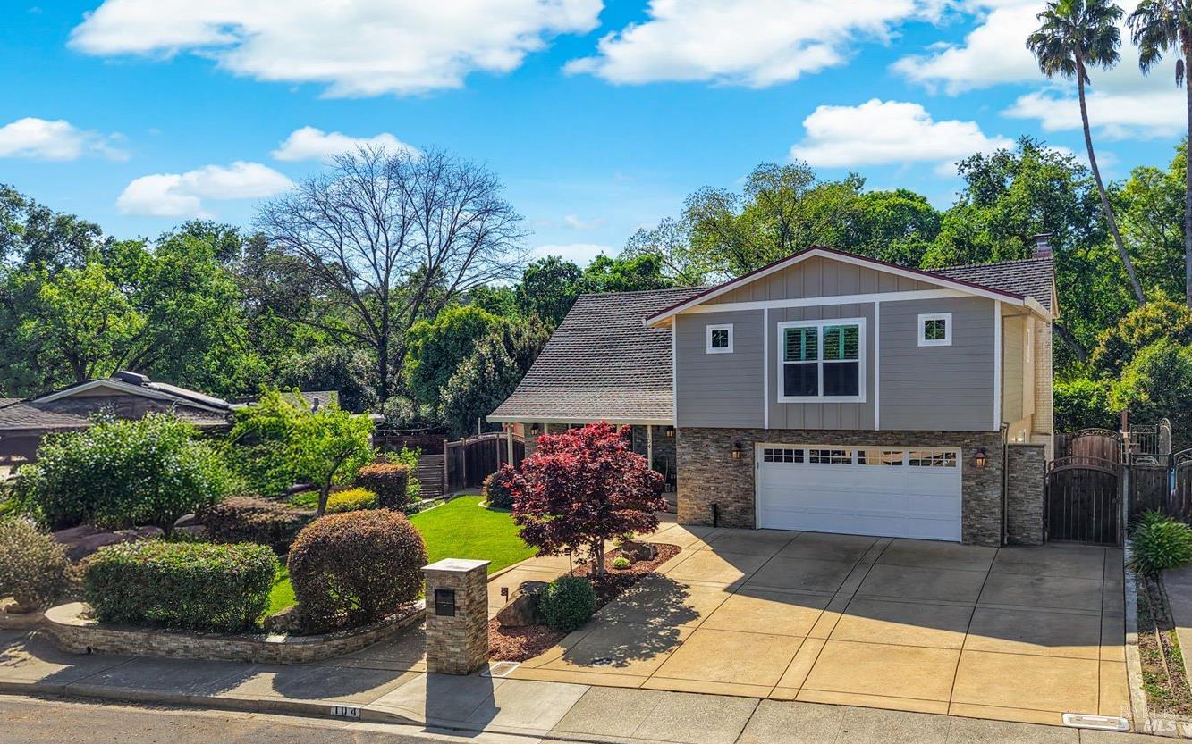 Detail Gallery Image 2 of 99 For 104 Westwood St, Vacaville,  CA 95688 - 5 Beds | 2/1 Baths