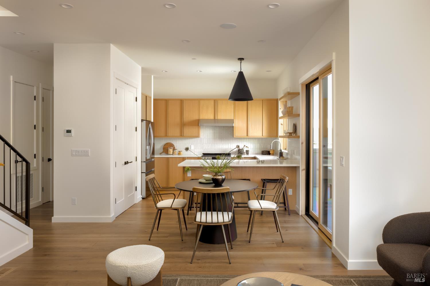 Detail Gallery Image 2 of 12 For 709 C St #1,  San Rafael,  CA 94901 - 3 Beds | 2/1 Baths