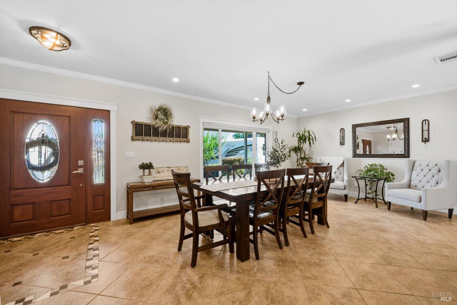 Detail Gallery Image 10 of 99 For 104 Westwood St, Vacaville,  CA 95688 - 5 Beds | 2/1 Baths