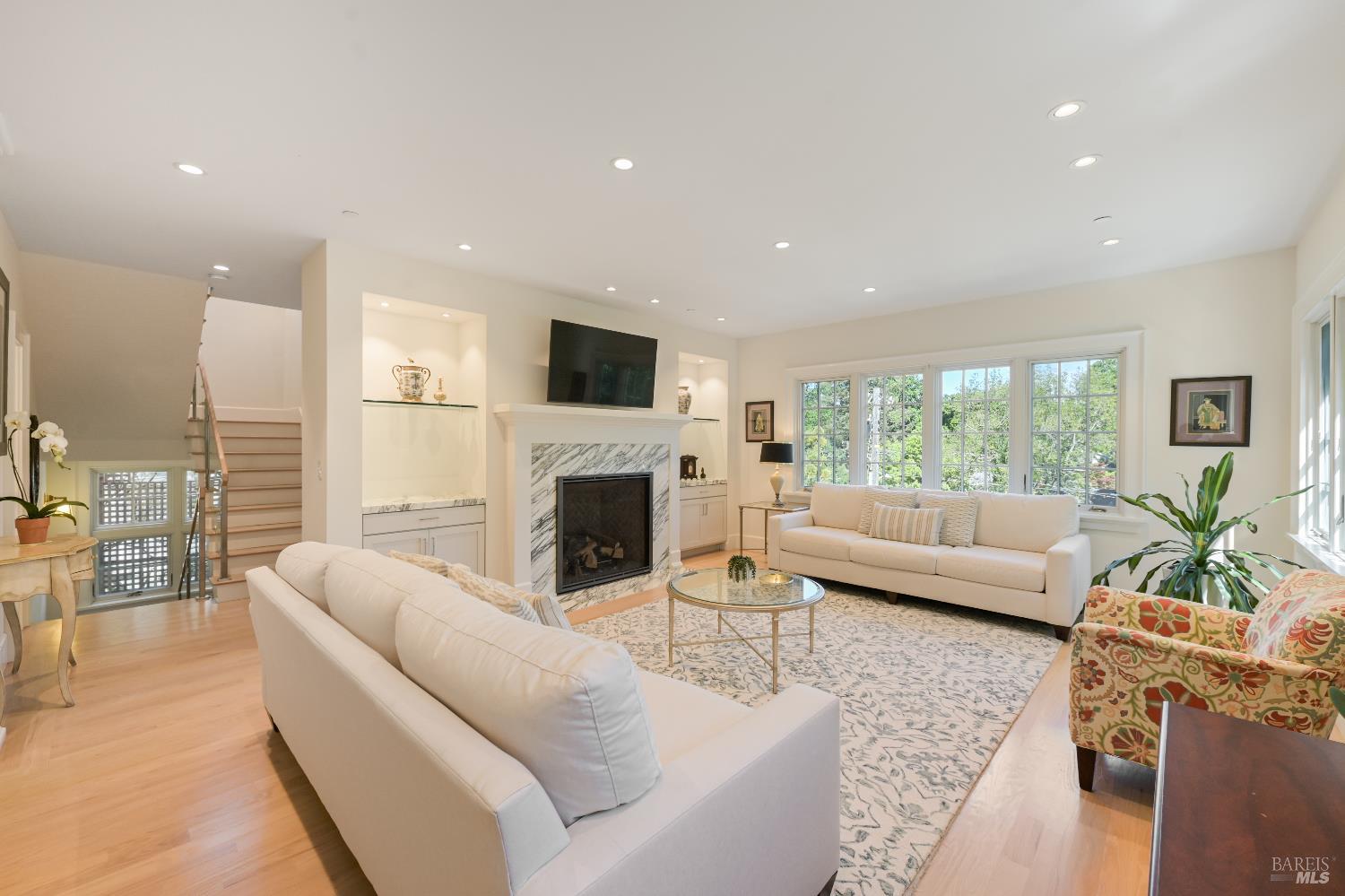 Detail Gallery Image 6 of 38 For 216 Laurel Ave, San Anselmo,  CA 94960 - 5 Beds | 3/1 Baths