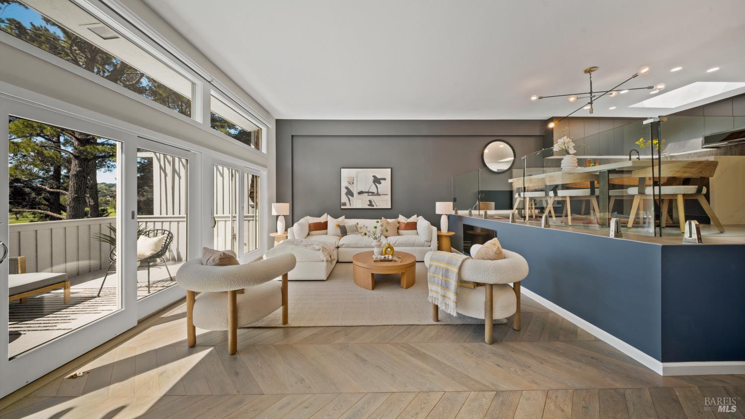 Detail Gallery Image 4 of 36 For 143 Knollwood Dr, San Rafael,  CA 94901 - 3 Beds | 2 Baths