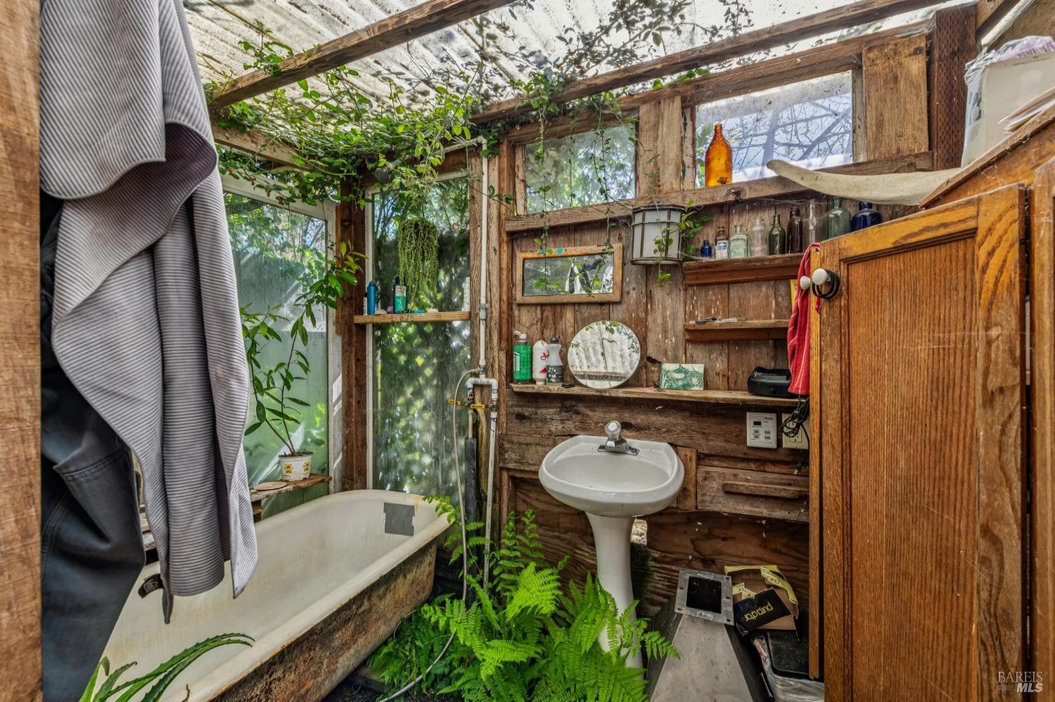 Detail Gallery Image 62 of 69 For 18 Cypress Rd, Point Reyes Station,  CA 94956 - 4 Beds | 1/1 Baths