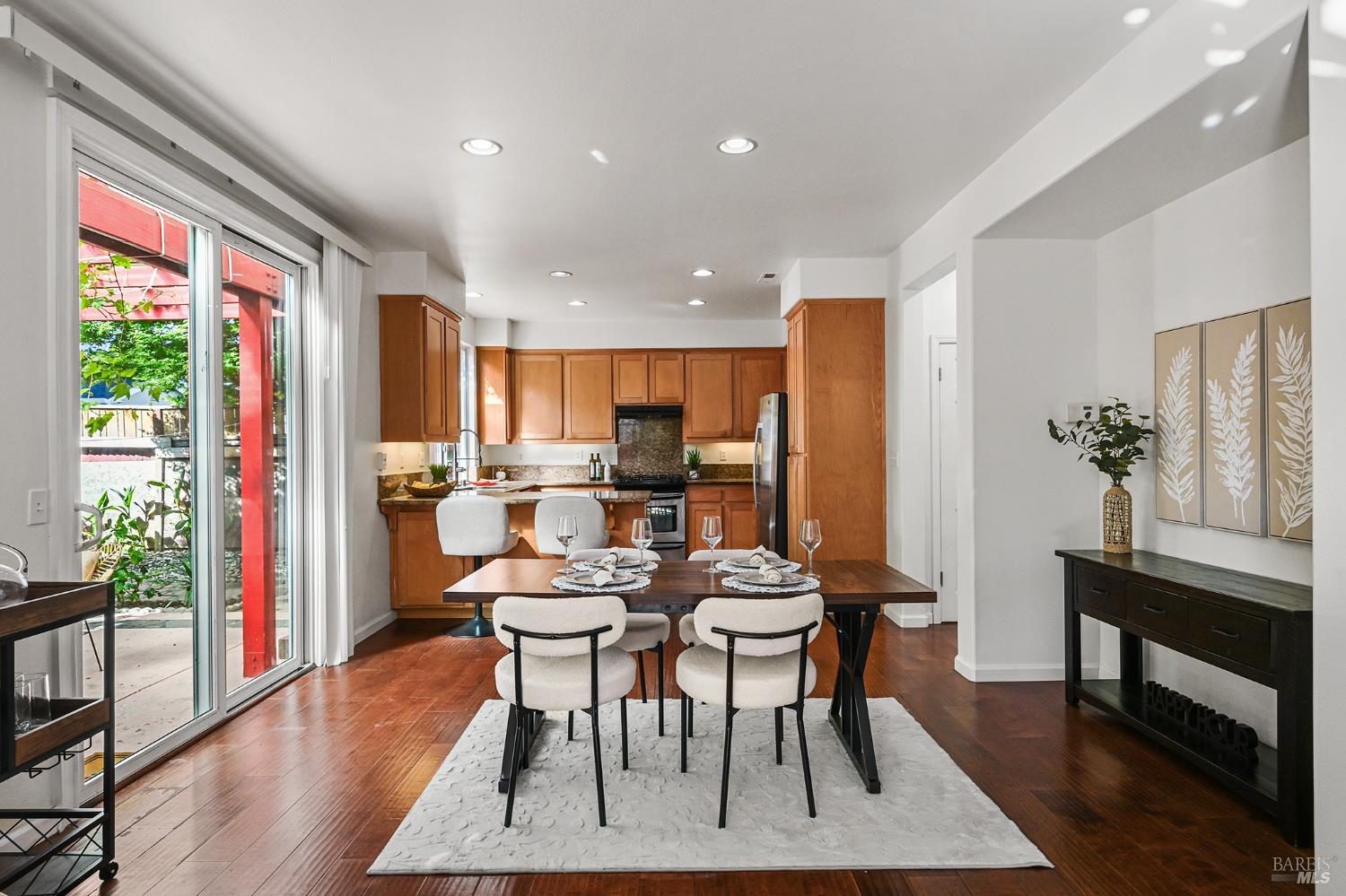 Detail Gallery Image 12 of 51 For 2824 Elk Ln, Santa Rosa,  CA 95407 - 4 Beds | 2/1 Baths