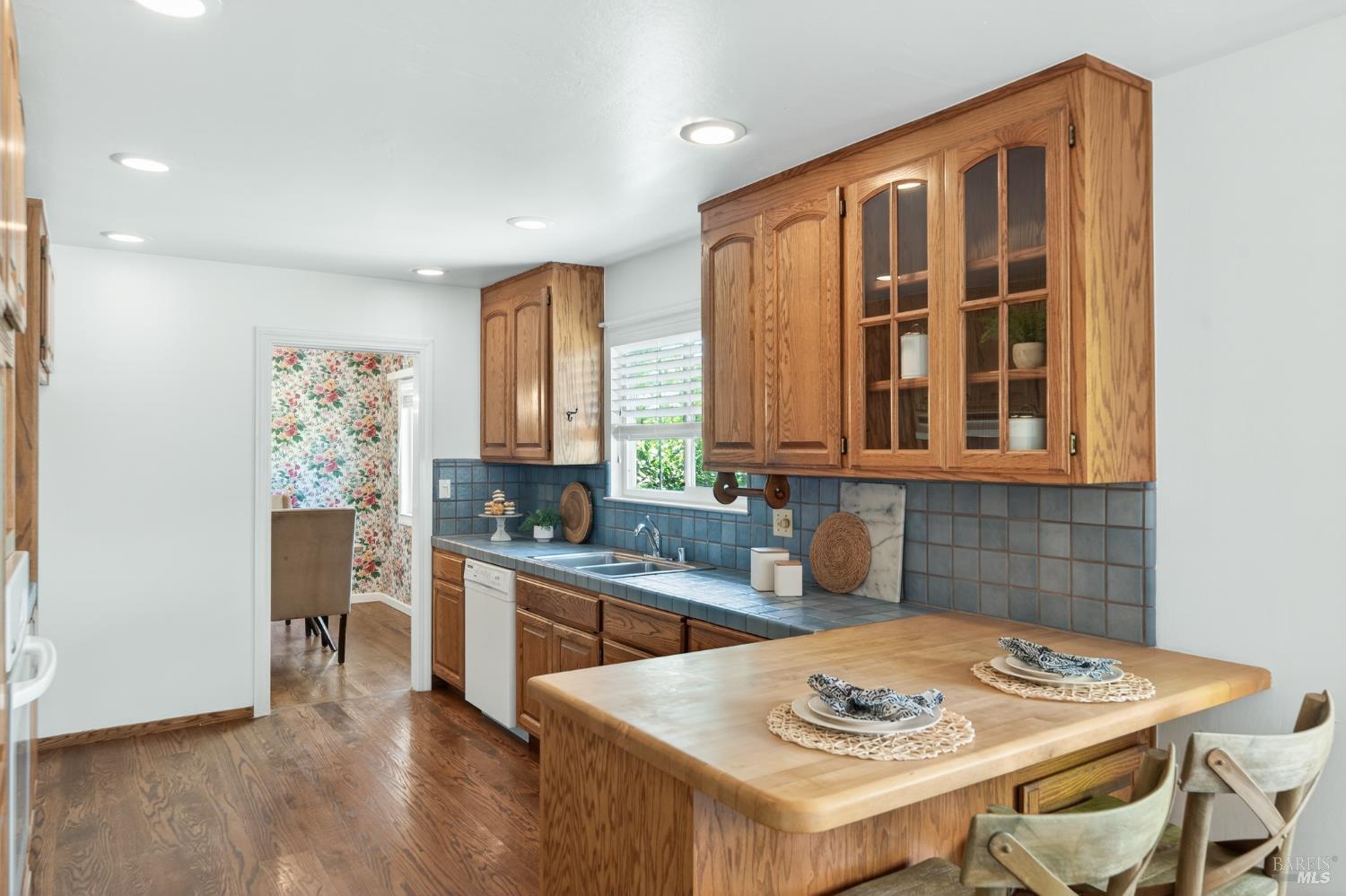 Detail Gallery Image 21 of 67 For 3527 Jomar Dr, Napa,  CA 94558 - 4 Beds | 2/1 Baths