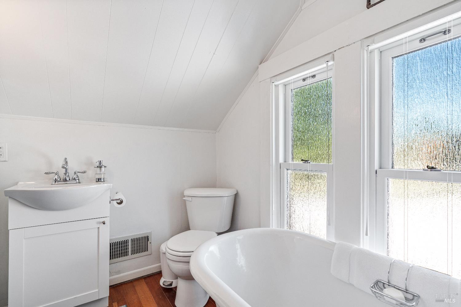 Detail Gallery Image 40 of 41 For 915 St Helena Ave, Santa Rosa,  CA 95404 - 4 Beds | 2/1 Baths