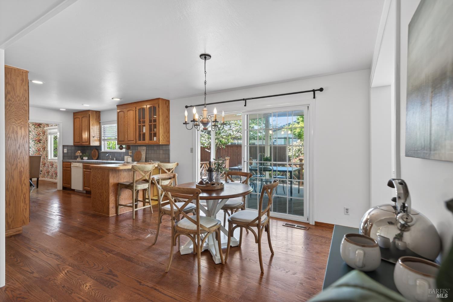 Detail Gallery Image 26 of 67 For 3527 Jomar Dr, Napa,  CA 94558 - 4 Beds | 2/1 Baths