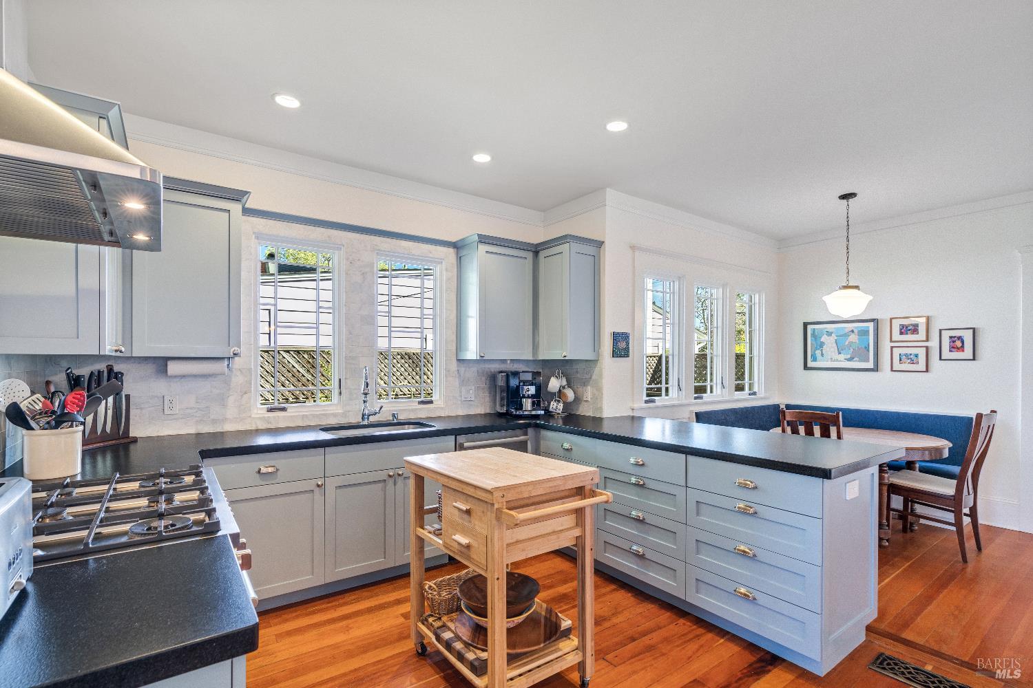 Detail Gallery Image 21 of 41 For 915 St Helena Ave, Santa Rosa,  CA 95404 - 4 Beds | 2/1 Baths