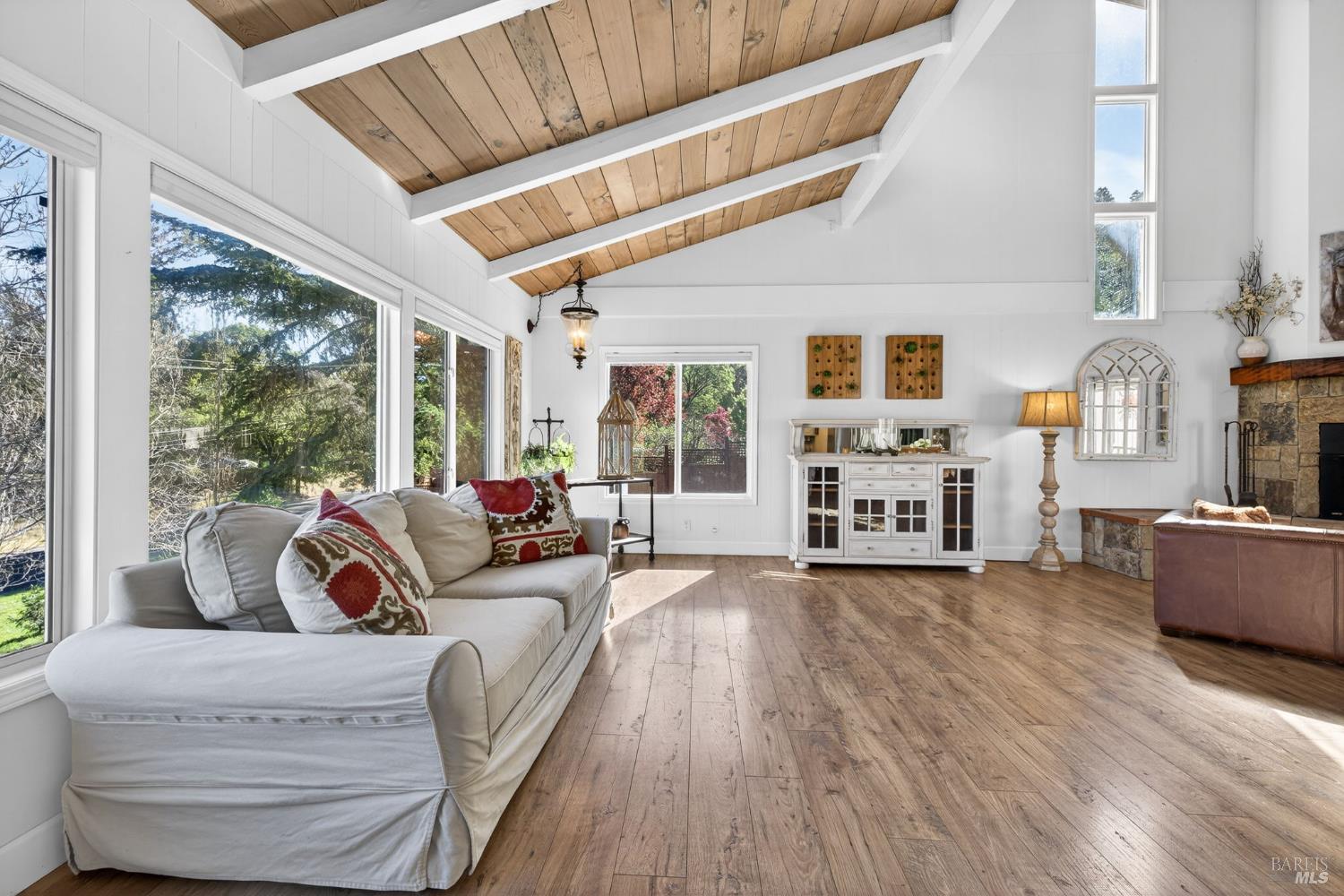 Detail Gallery Image 13 of 82 For 433 San Geronimo Valley Dr, San Geronimo,  CA 94963 - 4 Beds | 2/1 Baths