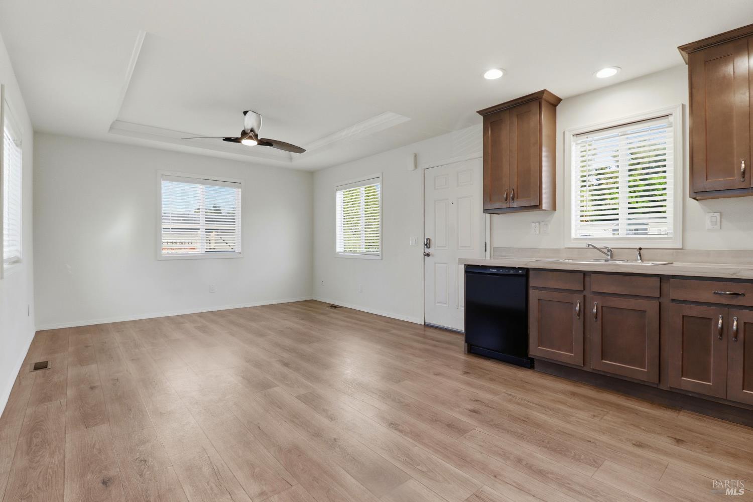 Detail Gallery Image 9 of 23 For 117 Silver Dr, Cotati,  CA 94931 - 2 Beds | 1 Baths