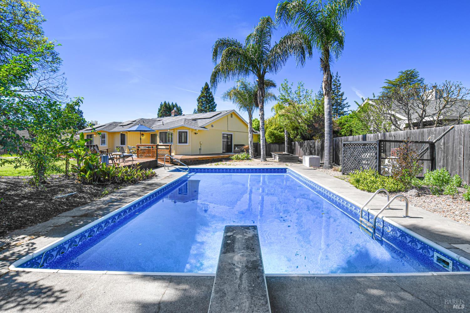 Detail Gallery Image 43 of 65 For 186 Barrio Way, Windsor,  CA 95492 - 3 Beds | 2 Baths