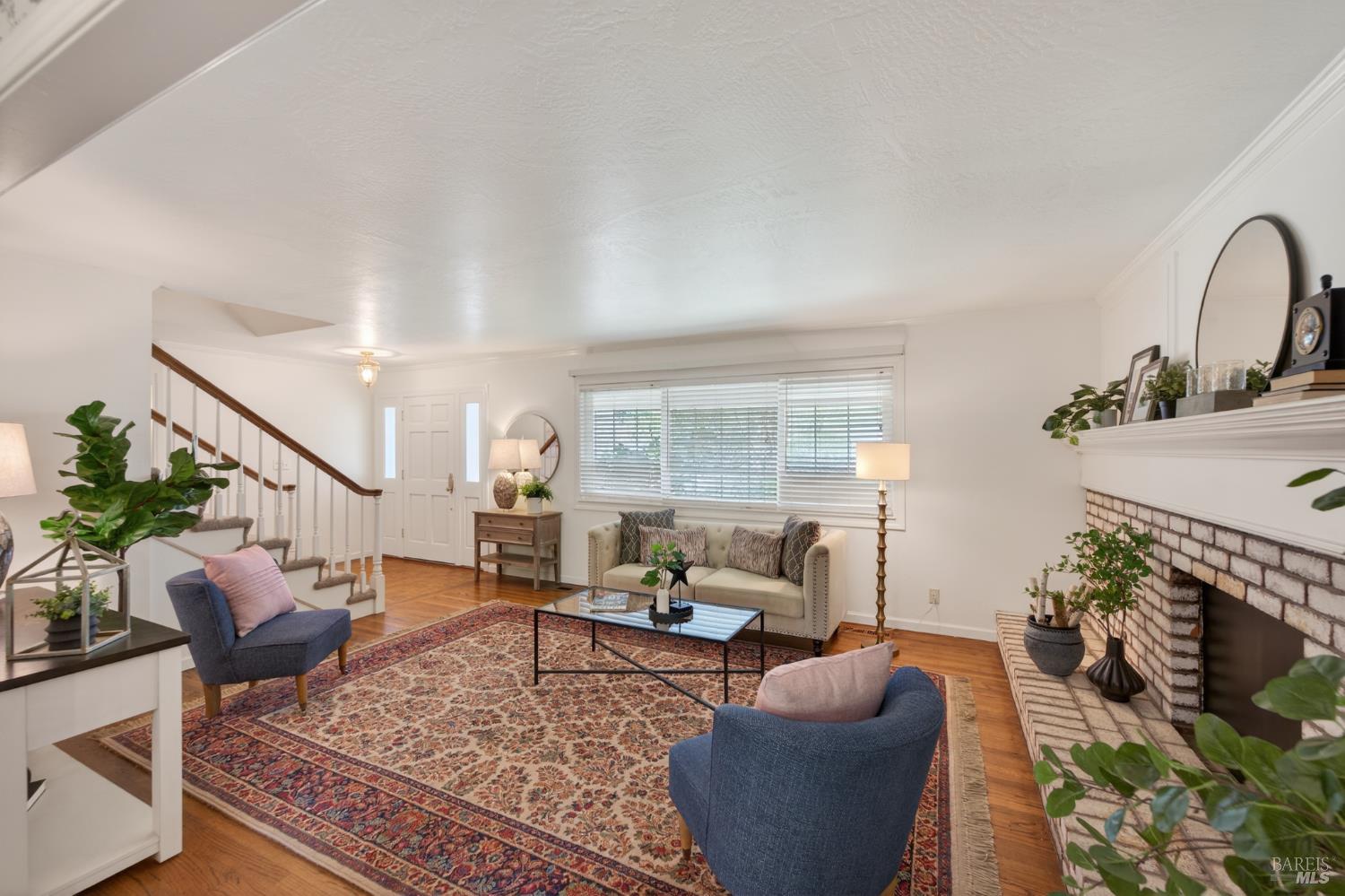 Detail Gallery Image 7 of 67 For 3527 Jomar Dr, Napa,  CA 94558 - 4 Beds | 2/1 Baths