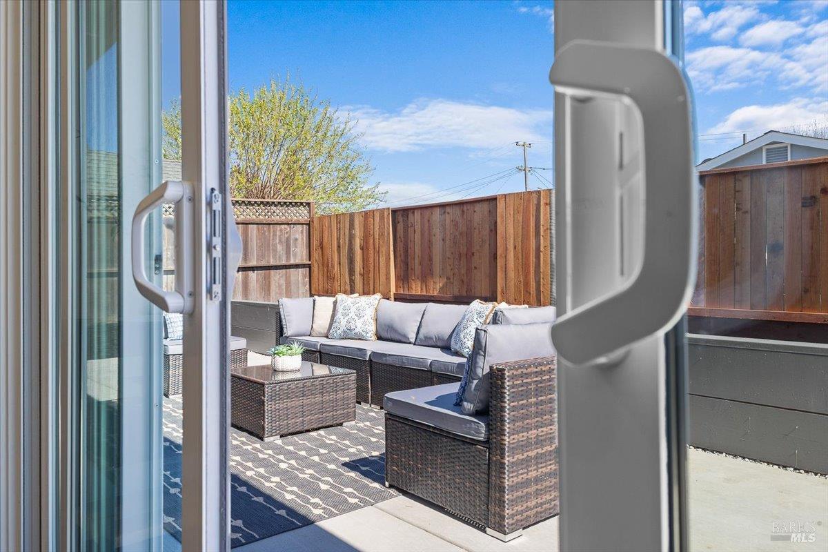 Detail Gallery Image 17 of 37 For 1622 Weaverly Dr, Petaluma,  CA 94954 - 3 Beds | 3 Baths